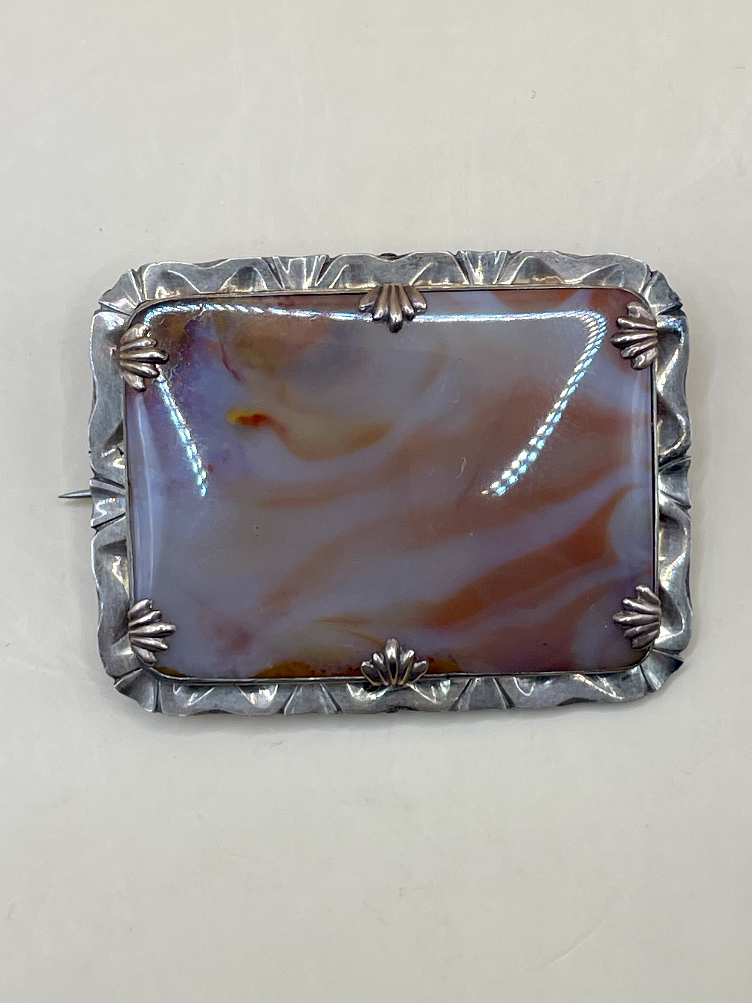 A mid Victorian 1860s Agate and Yellow metal Mounted Brooch untested. 