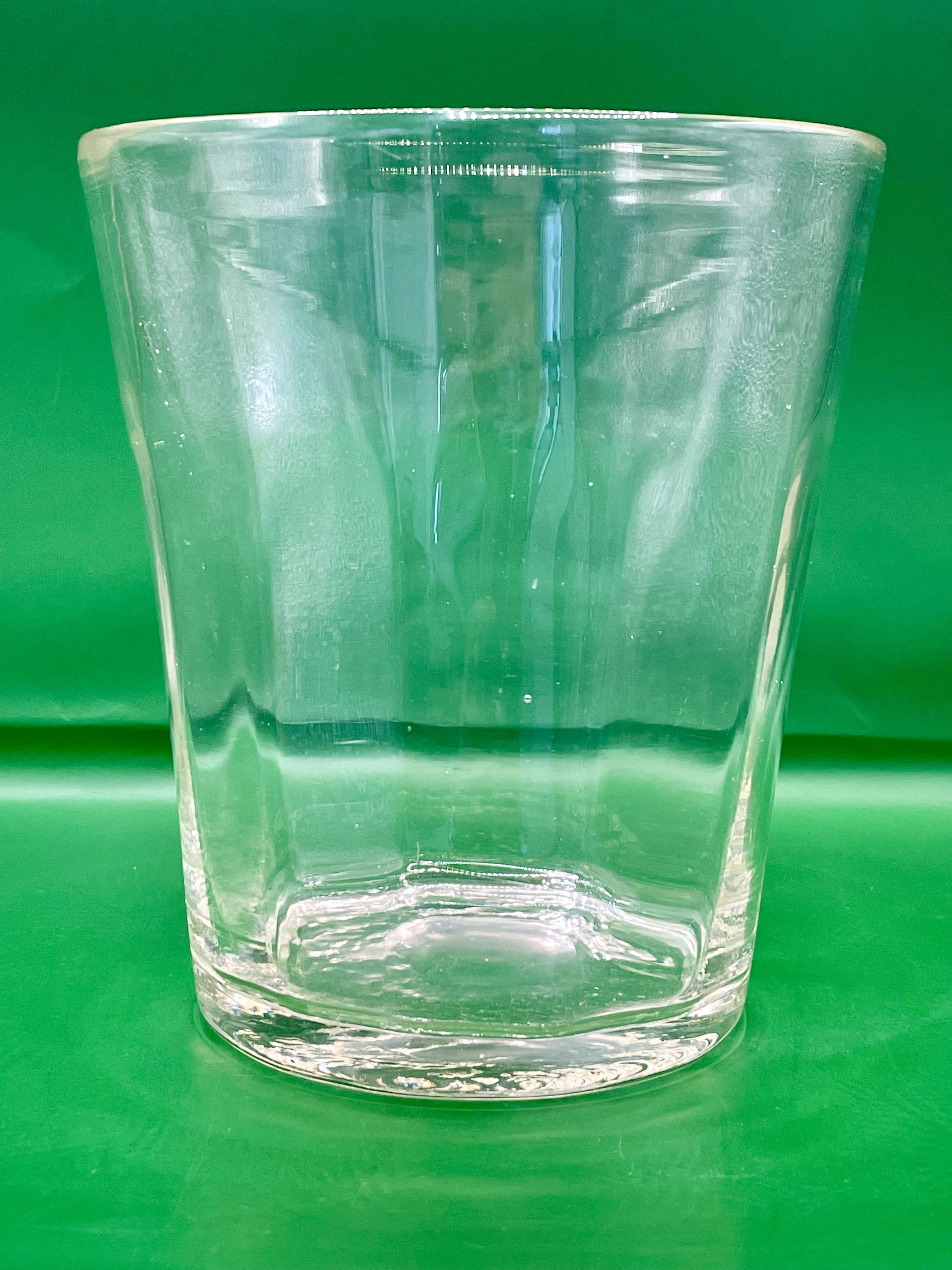 A large 1780s Georgian Glass Tumbler in very good condition.