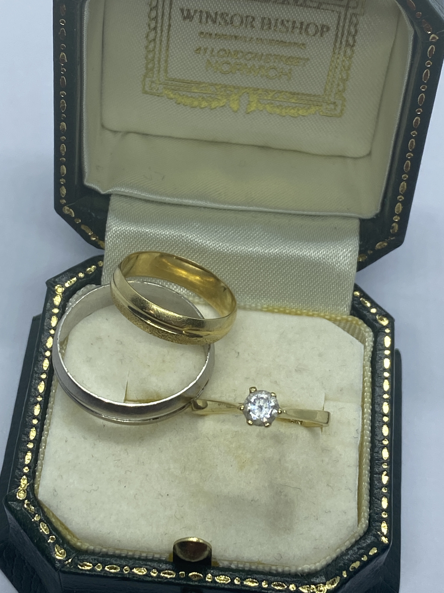 18ct GOLD APPROX 0.50ct DIAMOND SOLITAIRE RING WITH 2 x RINGS TESTED AS 18ct GOLD - 9.25grams WEIGHT - Image 2 of 3