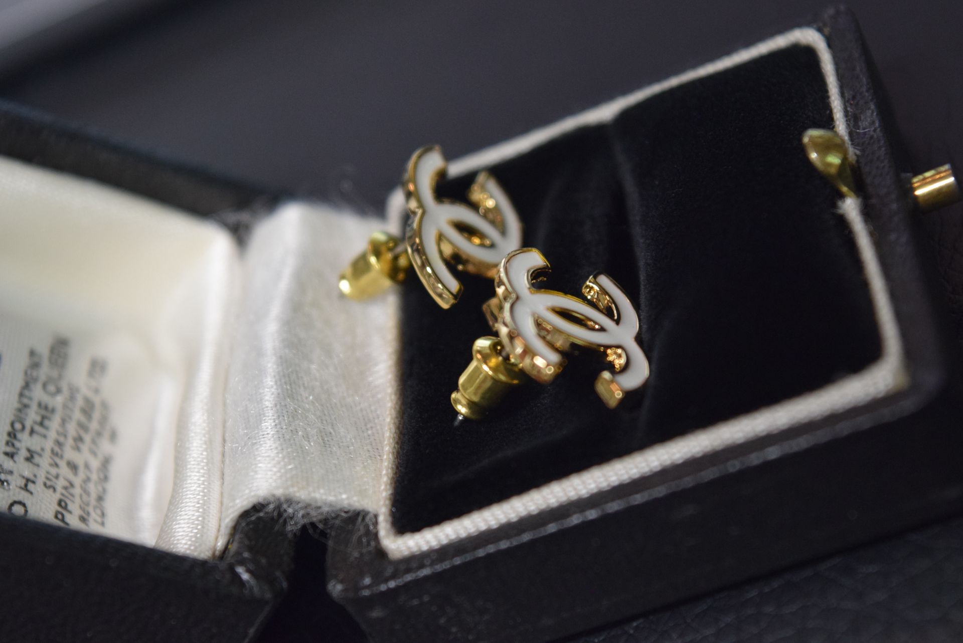 FASHION JEWELLERY EARRINGS (18K GOLD VERMEIL WITH ENAMEL INLAY) - Image 3 of 3