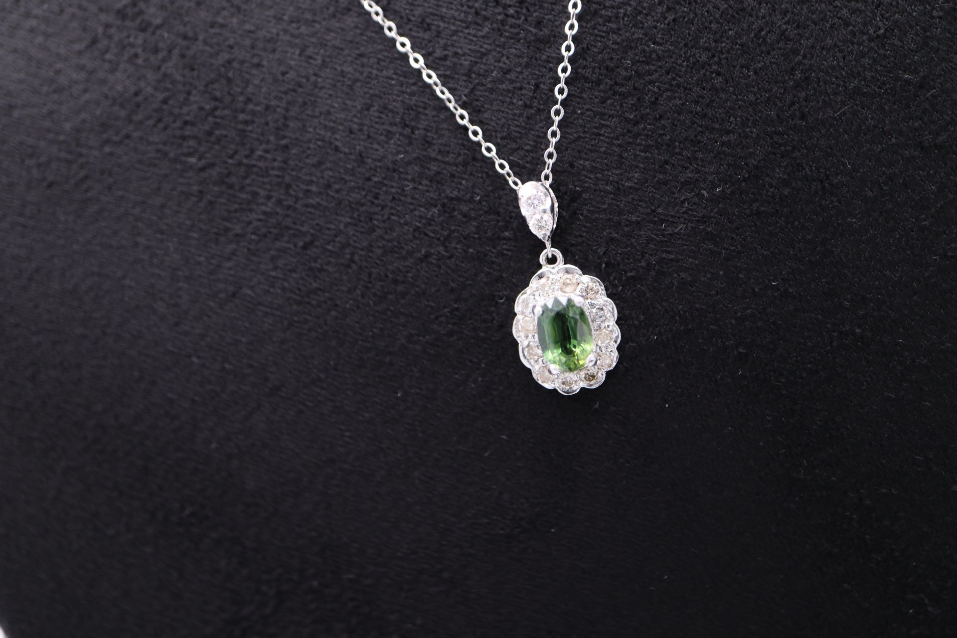 9k GOLD - PERIDOT & DIAMOND PENDANT / CHAIN