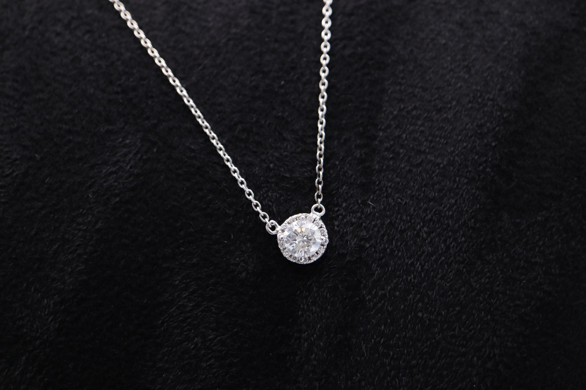 0.50CT DIAMOND & 18K WHITE GOLD PENDANT & CHAIN