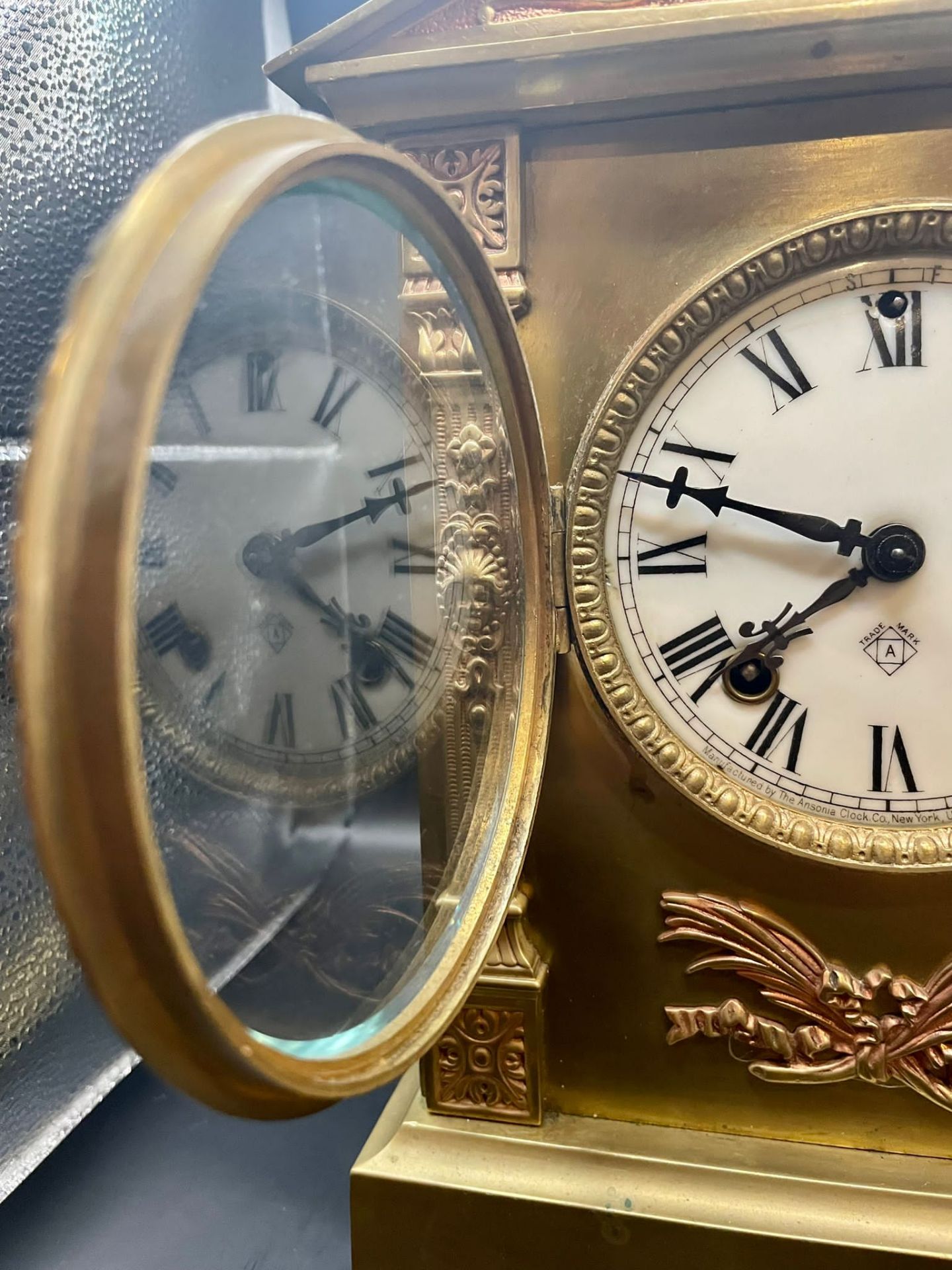 Late 19th century Brass Ansonia American mantel clock with lovely bevelled glass casing.  - Image 7 of 23