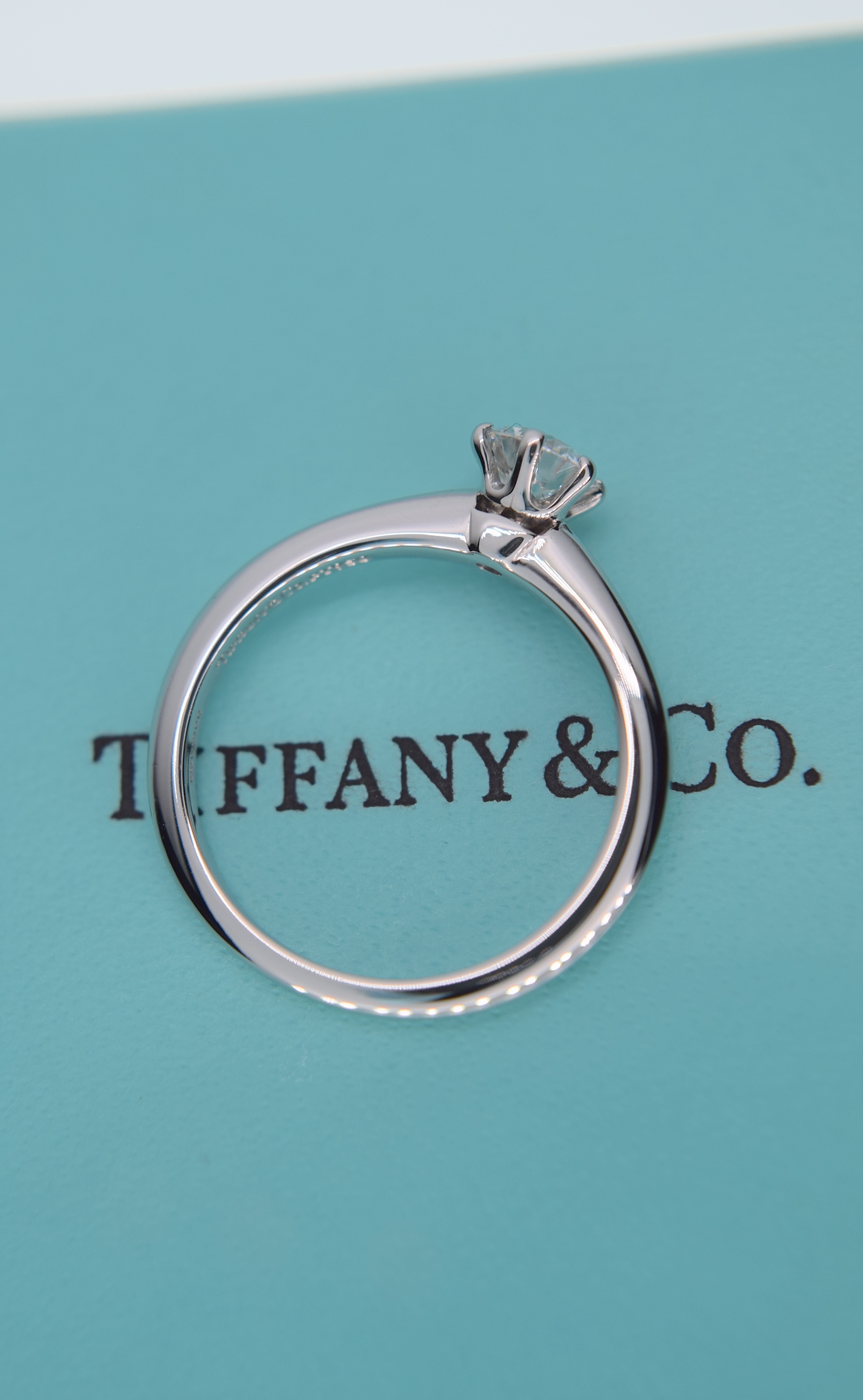 *HARRODS* TIFFANY & CO PLATINUM VVS2 DIAMOND SOLITAIRE RING "THE TIFFANY SETTING®" - BOX & CERT - Image 2 of 17