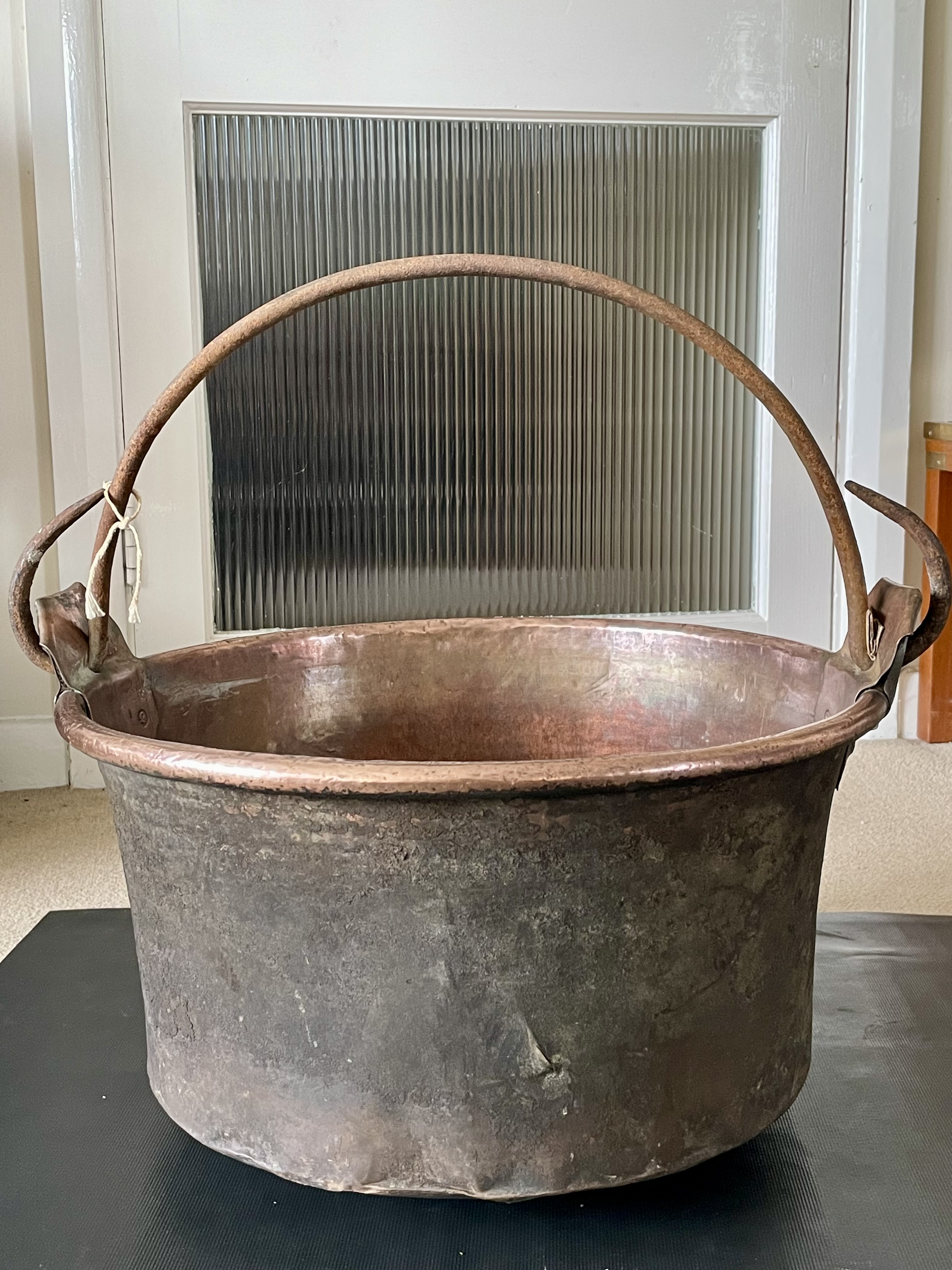 18th century Large copper with iron handle cauldron.  see photos  - Image 3 of 12