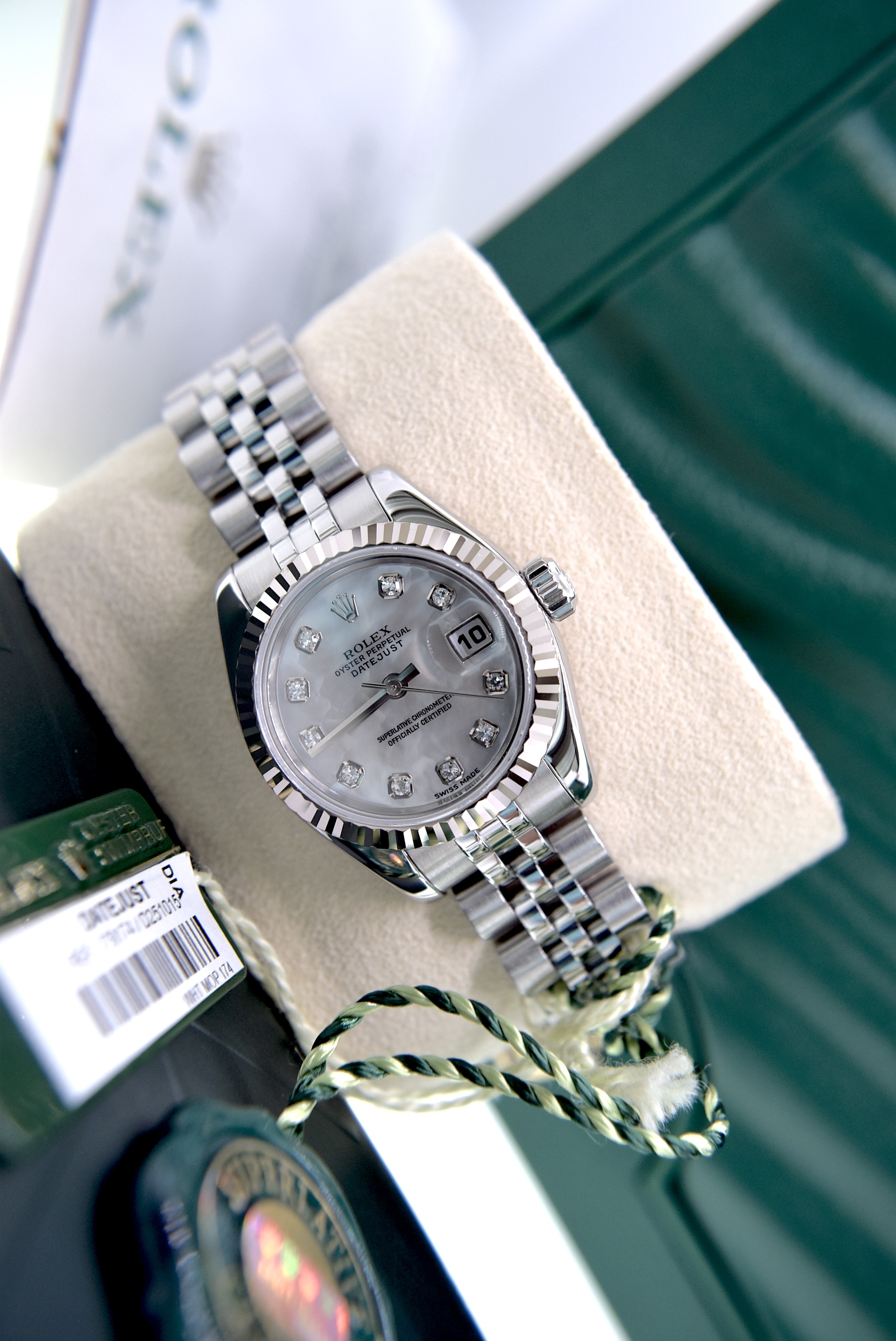 ROLEX DATEJUST REF. 179174 *FULL SET* FACTORY *RARE* WHITE/ SILVER PEARL DIAMOND DIAL - Image 13 of 46