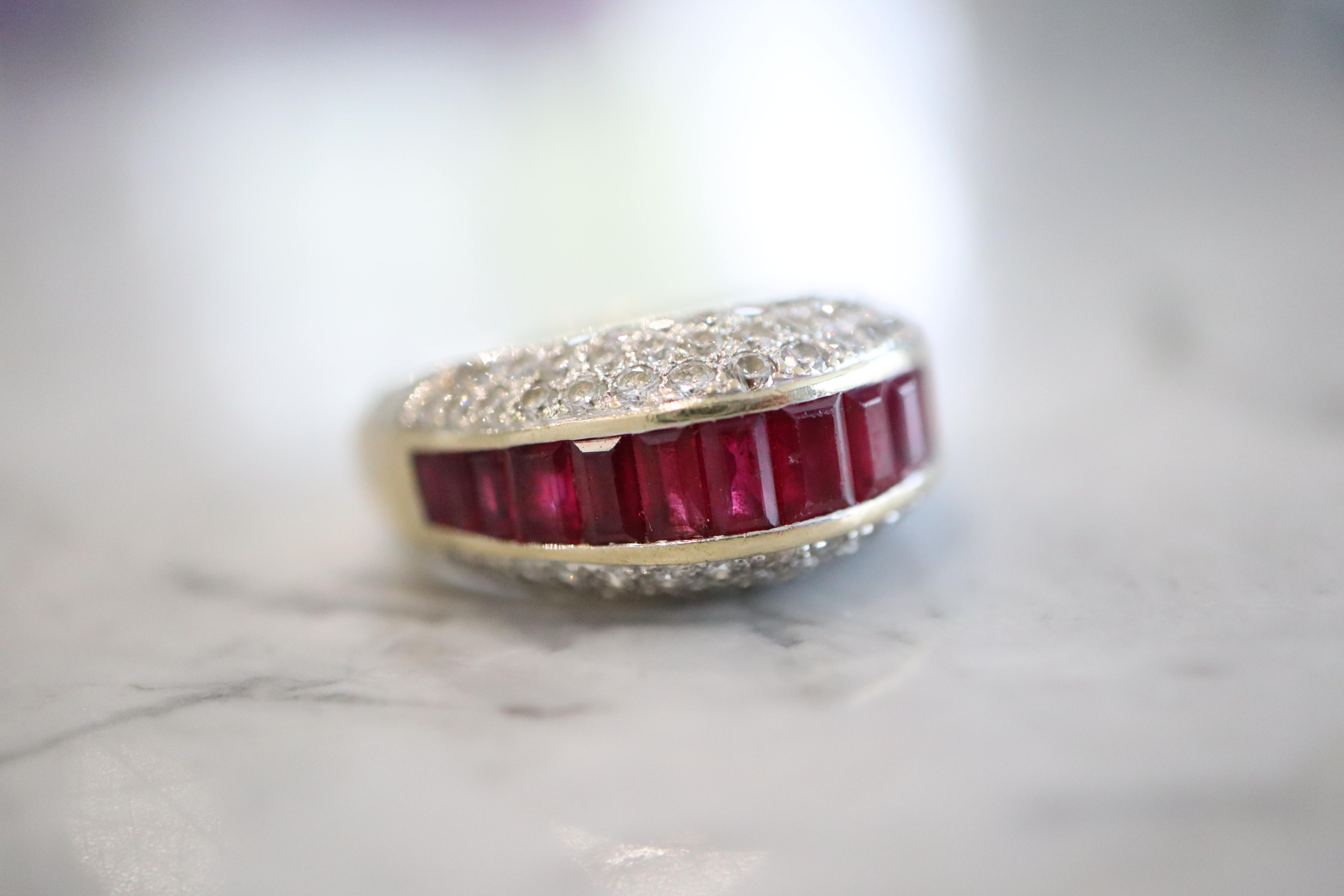 18K GOLD - RUBY & DIAMOND RING (SIZE: M1/2)