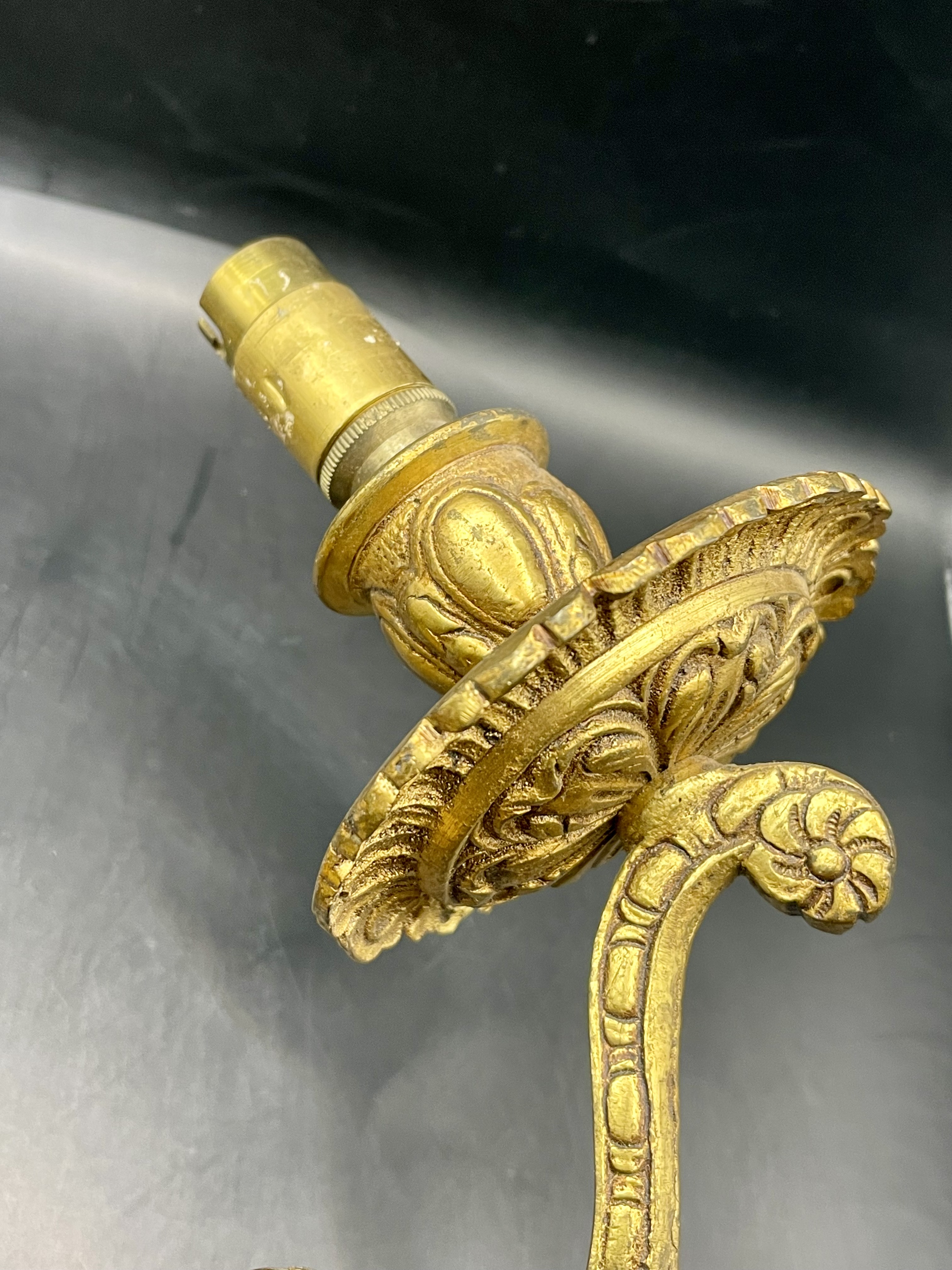 Stunning Ornate 1780-1820s Gold guild on bronze sconce with Georgian design  - Image 8 of 13