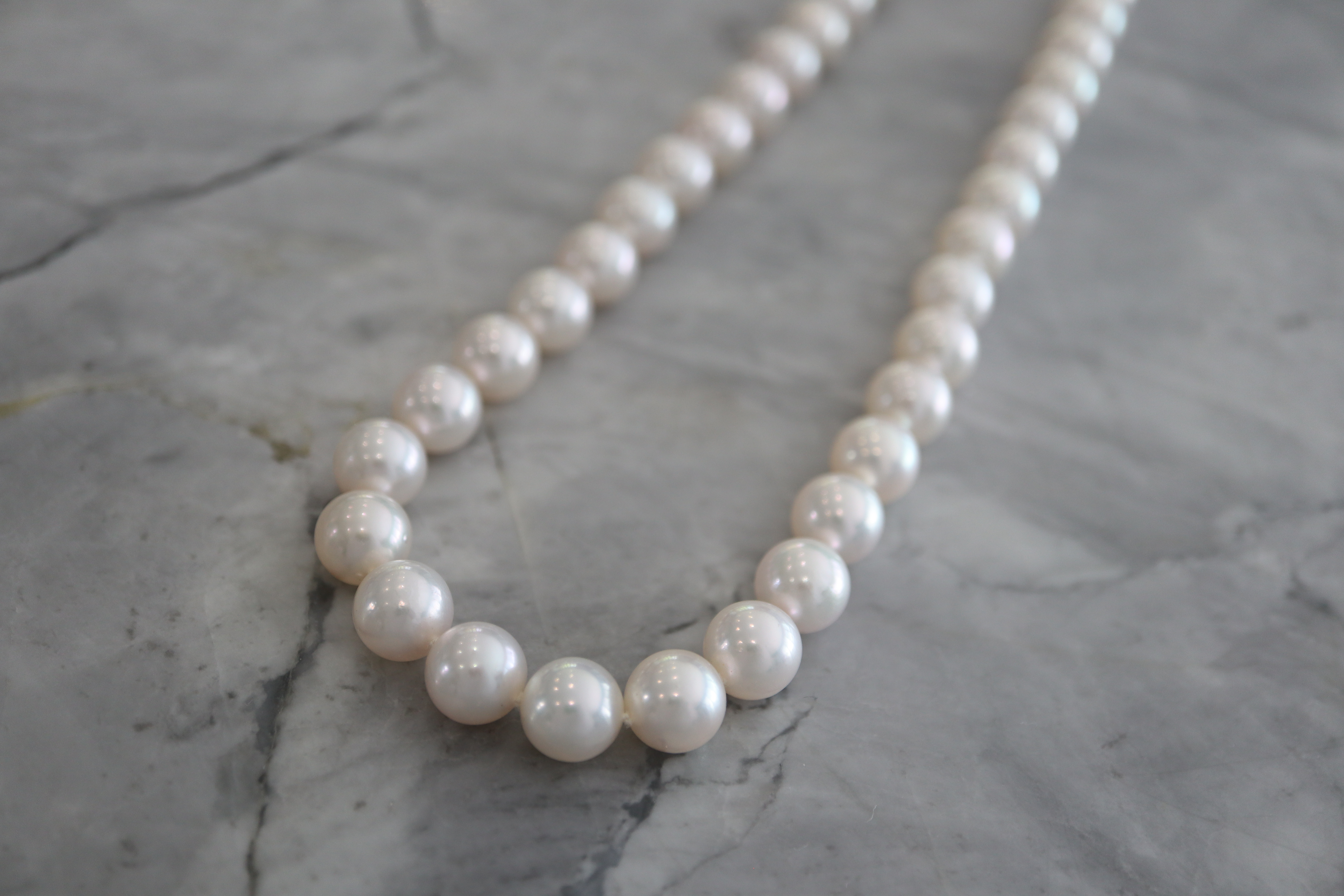 14K WHITE GOLLD & DIAMOND CLASP - CULTURED PEARL NECKLACE