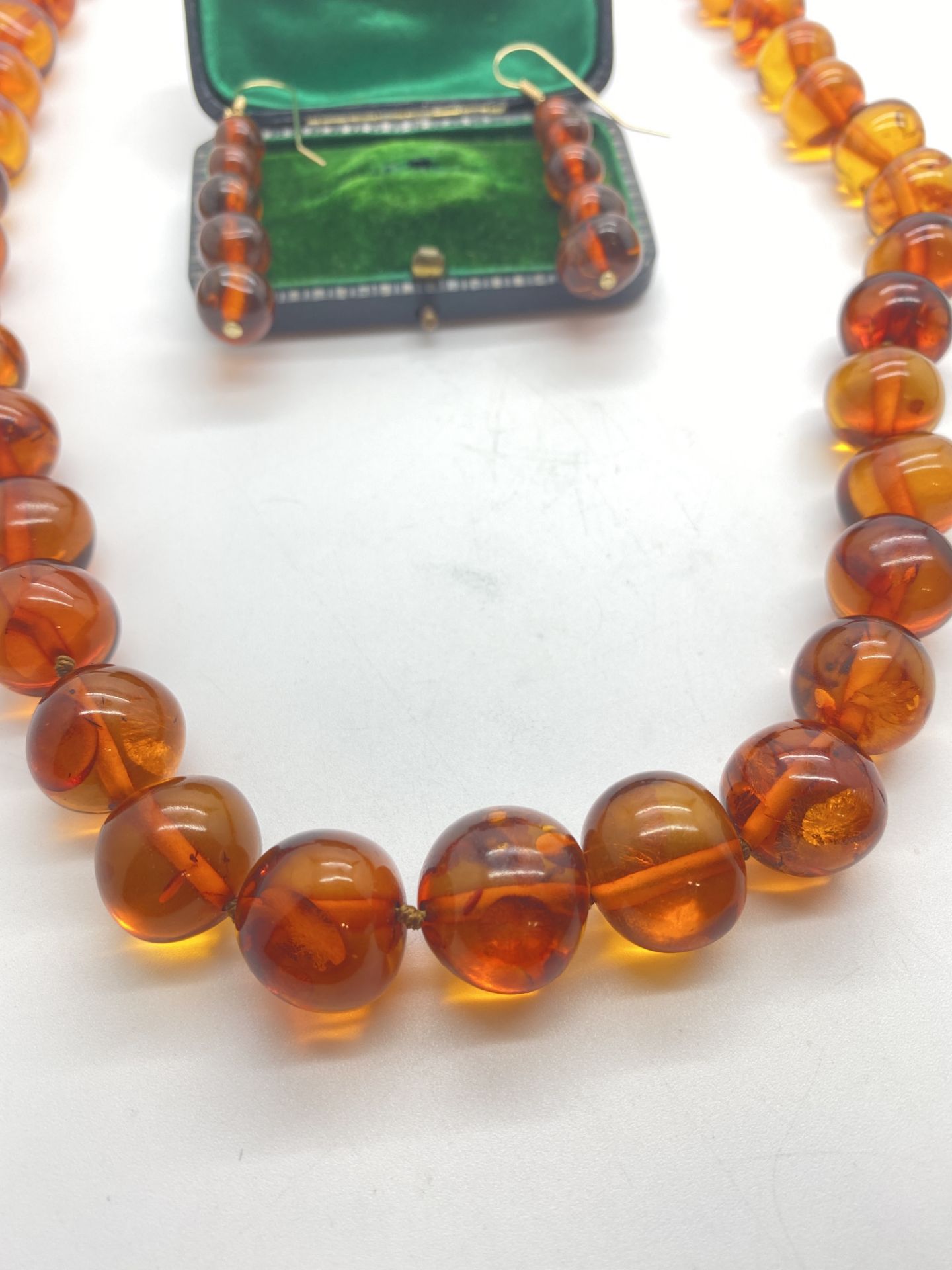 ANTIQUE AMBER NECKLACE APPROX. 26'' UNUSUAL STUNNING LARGE STONES WITH MATCHING EARRINGS - Image 2 of 5
