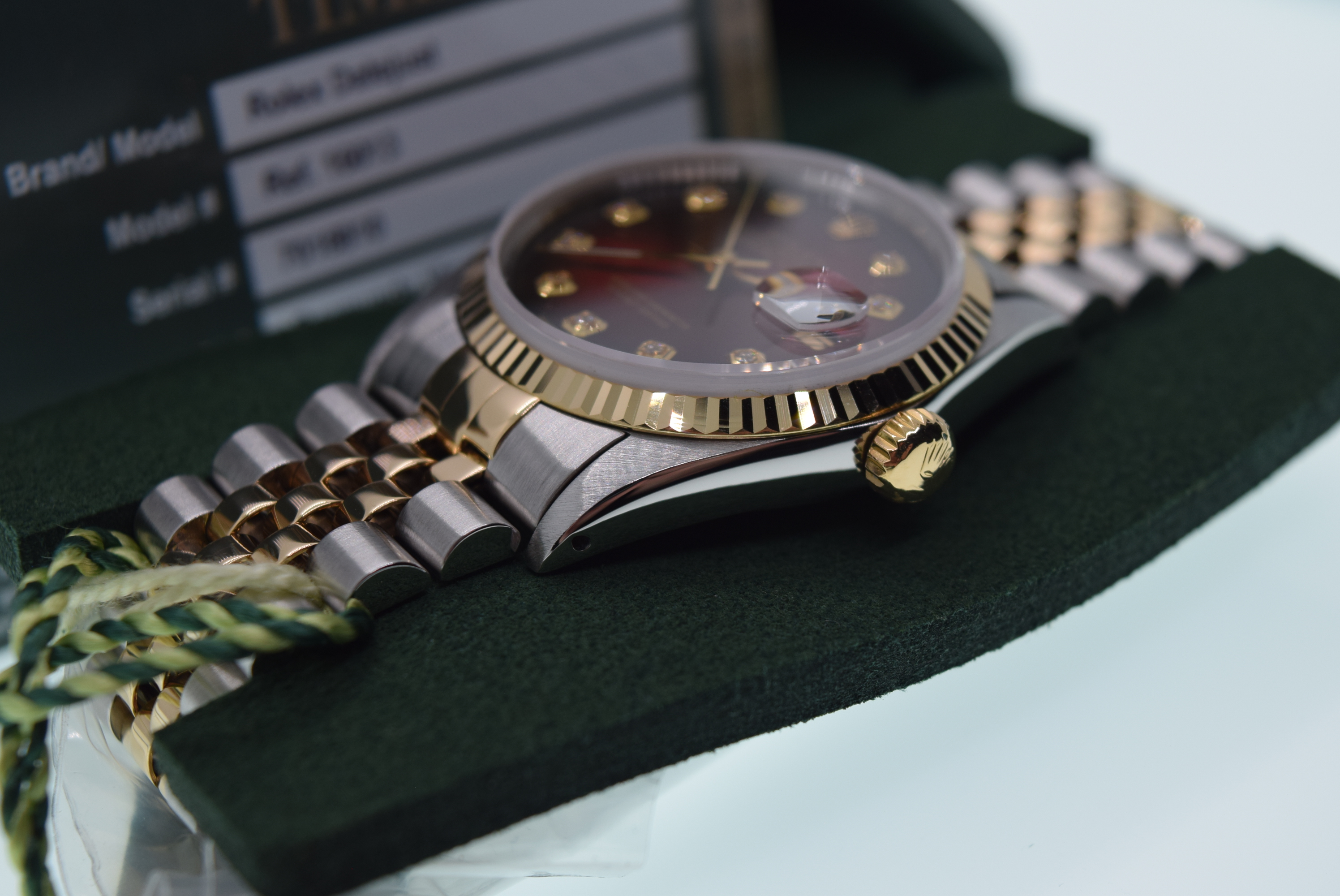 ROLEX DATEJUST *BURGUNDY VIGNETTE* REF. 16013 - YELLOW GOLD & STEEL JUBILEE MODEL (BOX/ ACCESSORIES) - Image 6 of 17