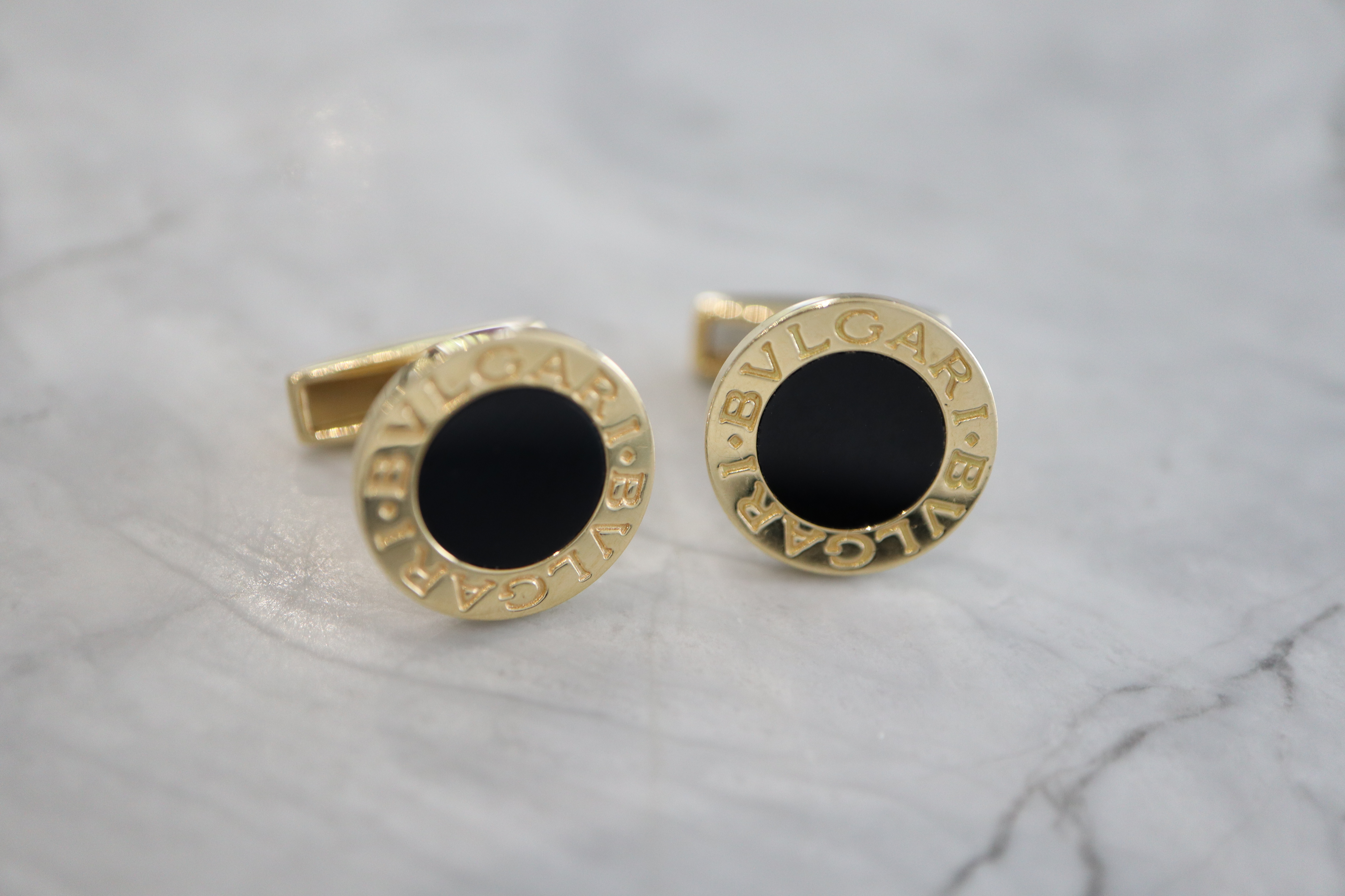 BVLGARI 18CT GOLD & BLACK ONYX CUFFLINKS - (12.9g)