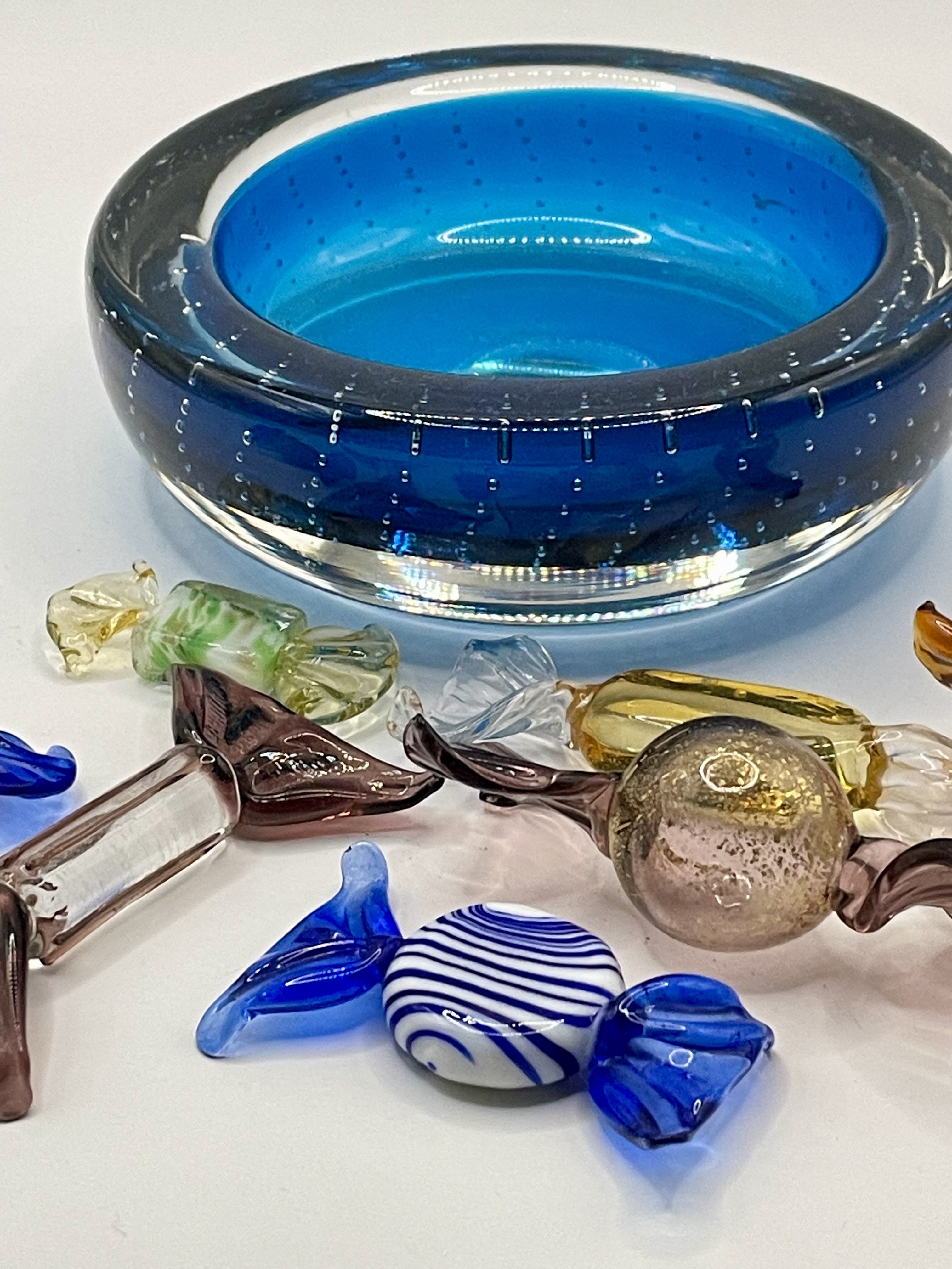 MURANO 1950's MID CENTURY CONTROLLED BUBBLE BLOWN ASHTRAY POT WITH MURANO GLASS SWEETS - Image 13 of 13