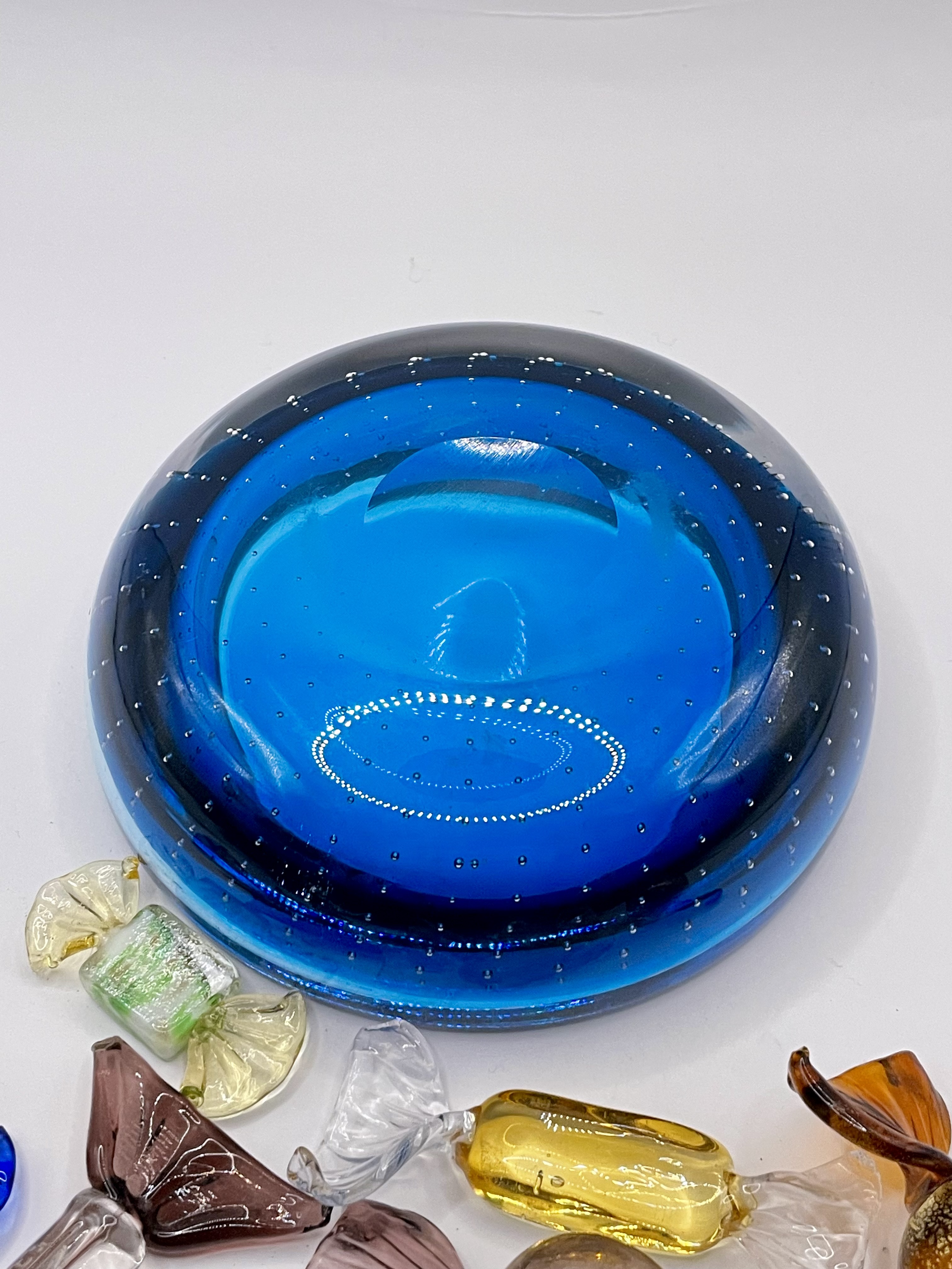 MURANO 1950's MID CENTURY CONTROLLED BUBBLE BLOWN ASHTRAY POT WITH MURANO GLASS SWEETS - Image 9 of 13