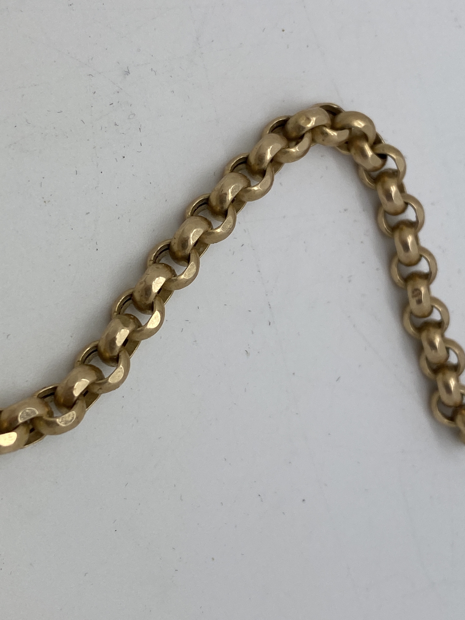 APPROX 20" TRIPLE BELCHER GOLD COLOURED CHAIN APPROX 27 GRAMS - TESTED AS AT LEAST 9ct GOLD - Bild 2 aus 3