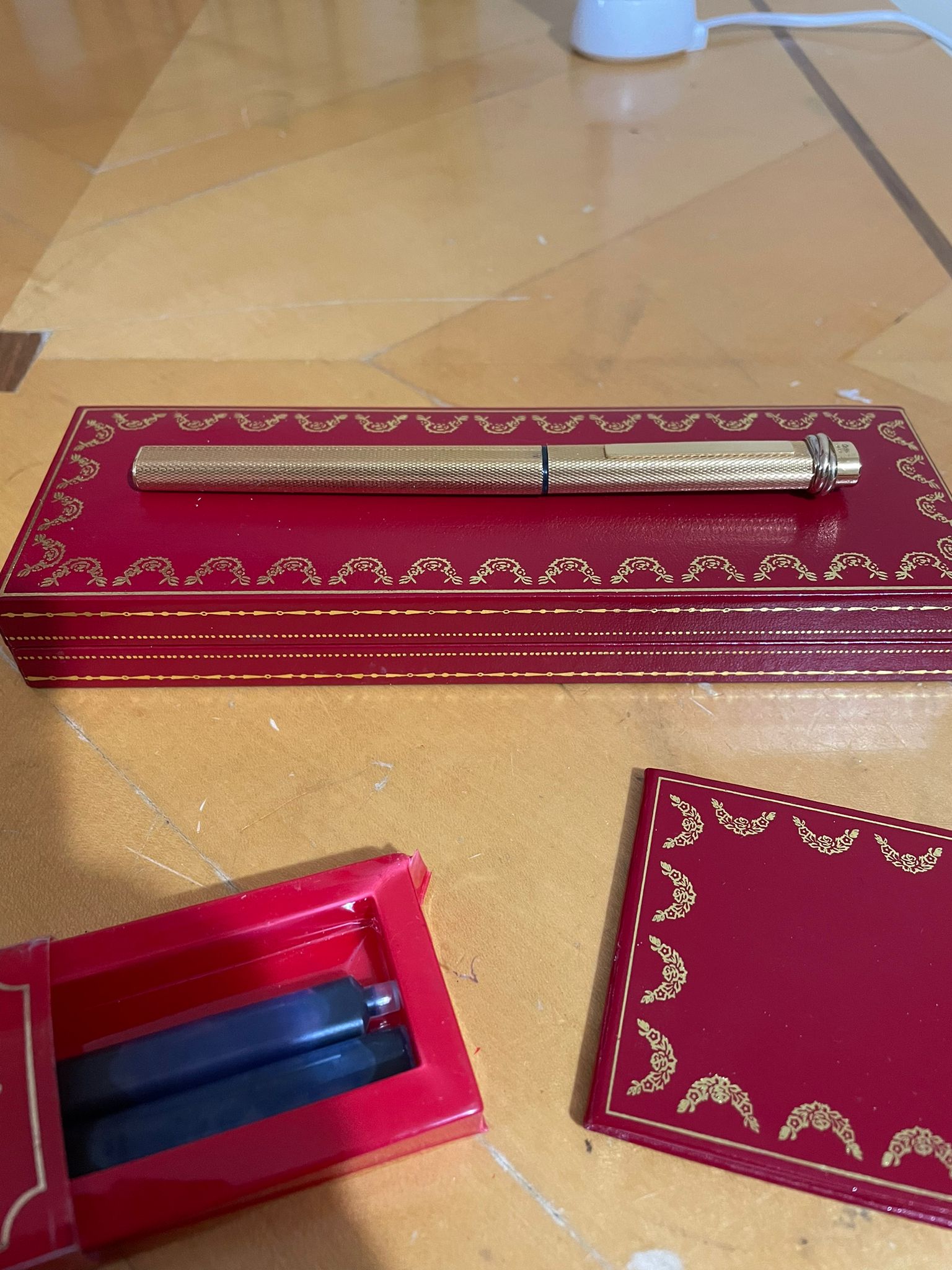 CARTIER - Must De Cartier Vendome Fountain Pen With Gold Nib - Image 2 of 8