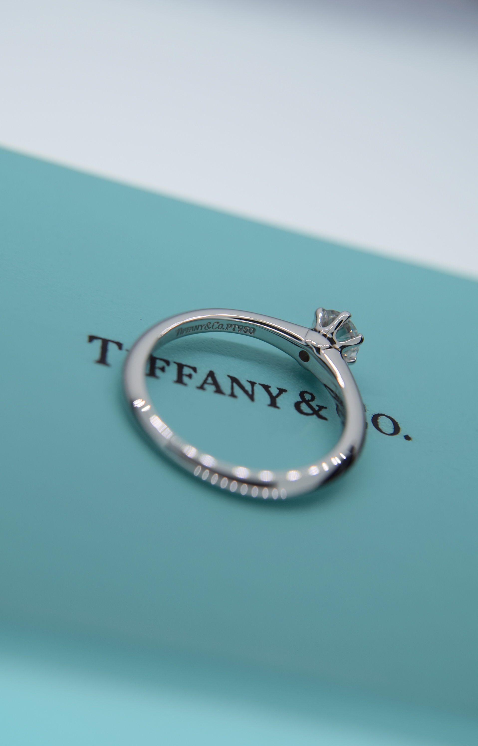 *HARRODS* TIFFANY & CO PLATINUM VVS2 DIAMOND SOLITAIRE RING "THE TIFFANY SETTING®" - BOX & CERT - Image 7 of 17