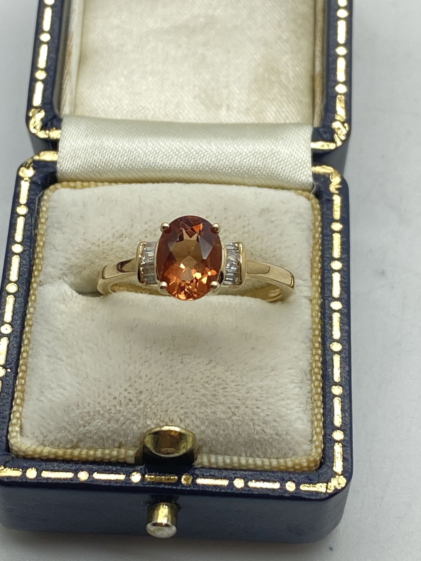 RARE 9k YELLOW GOLD 1.30ct RED ANDESINE AND DIAMOND RING - APPROX. RING SIZE O - Image 3 of 4