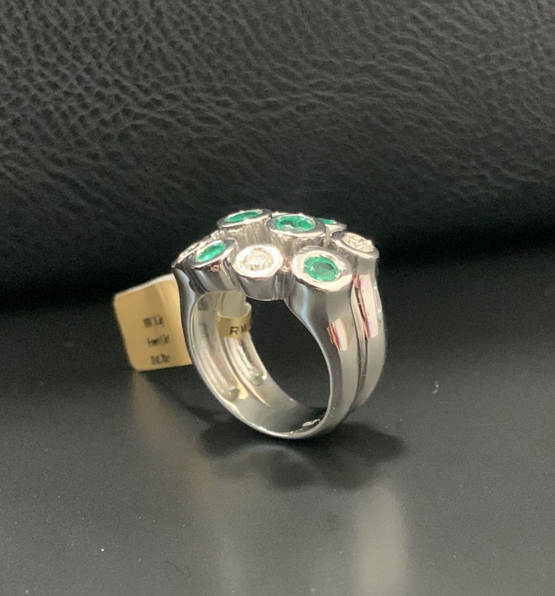 2.00CT EMERALD & DIAMOND RING - SET IN 18K GOLD (15.3g Total Weight) - Image 2 of 2