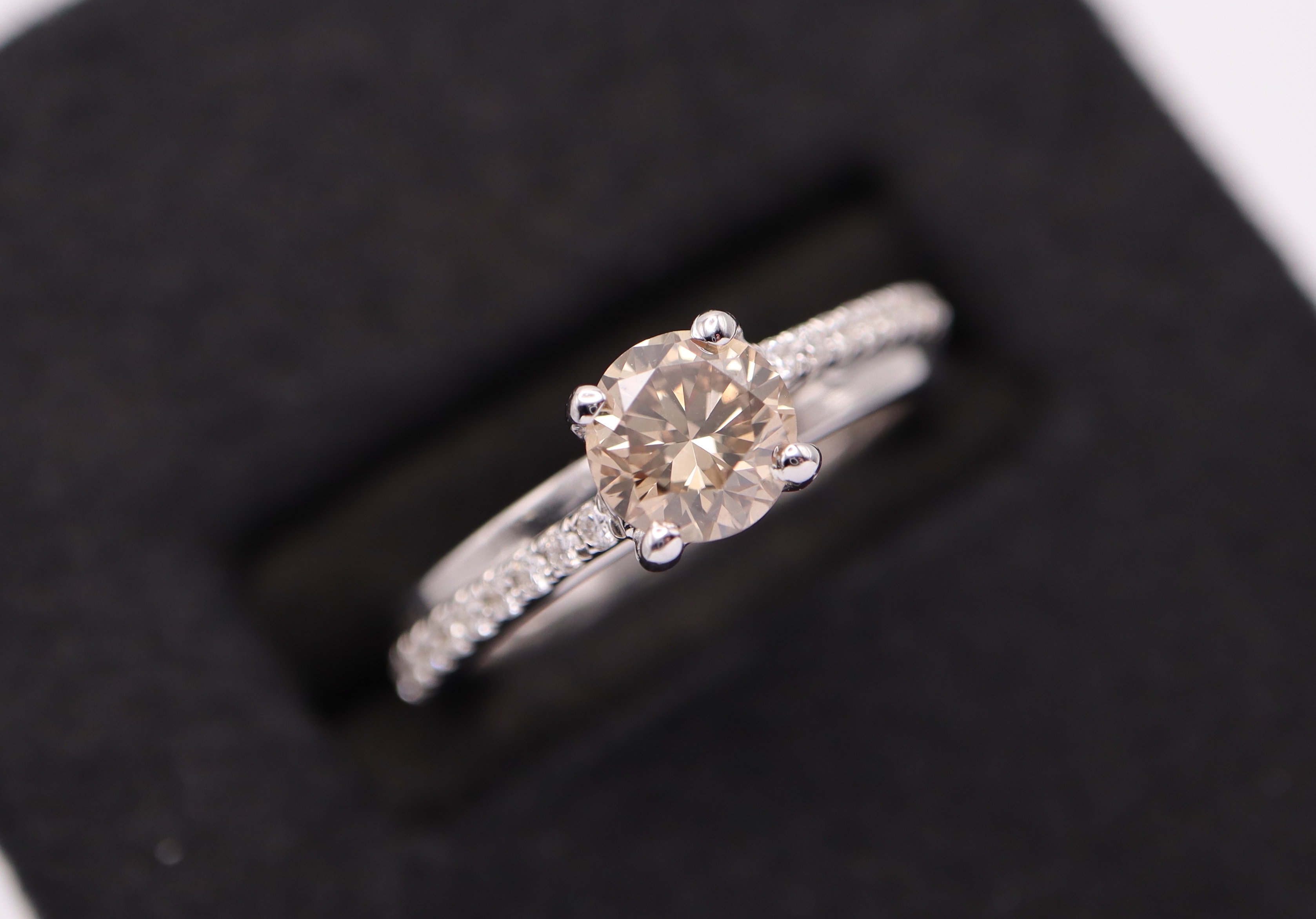 1.00CT DIAMOND RING in 18K WHITE GOLD (UK SIZE: J 1/2)