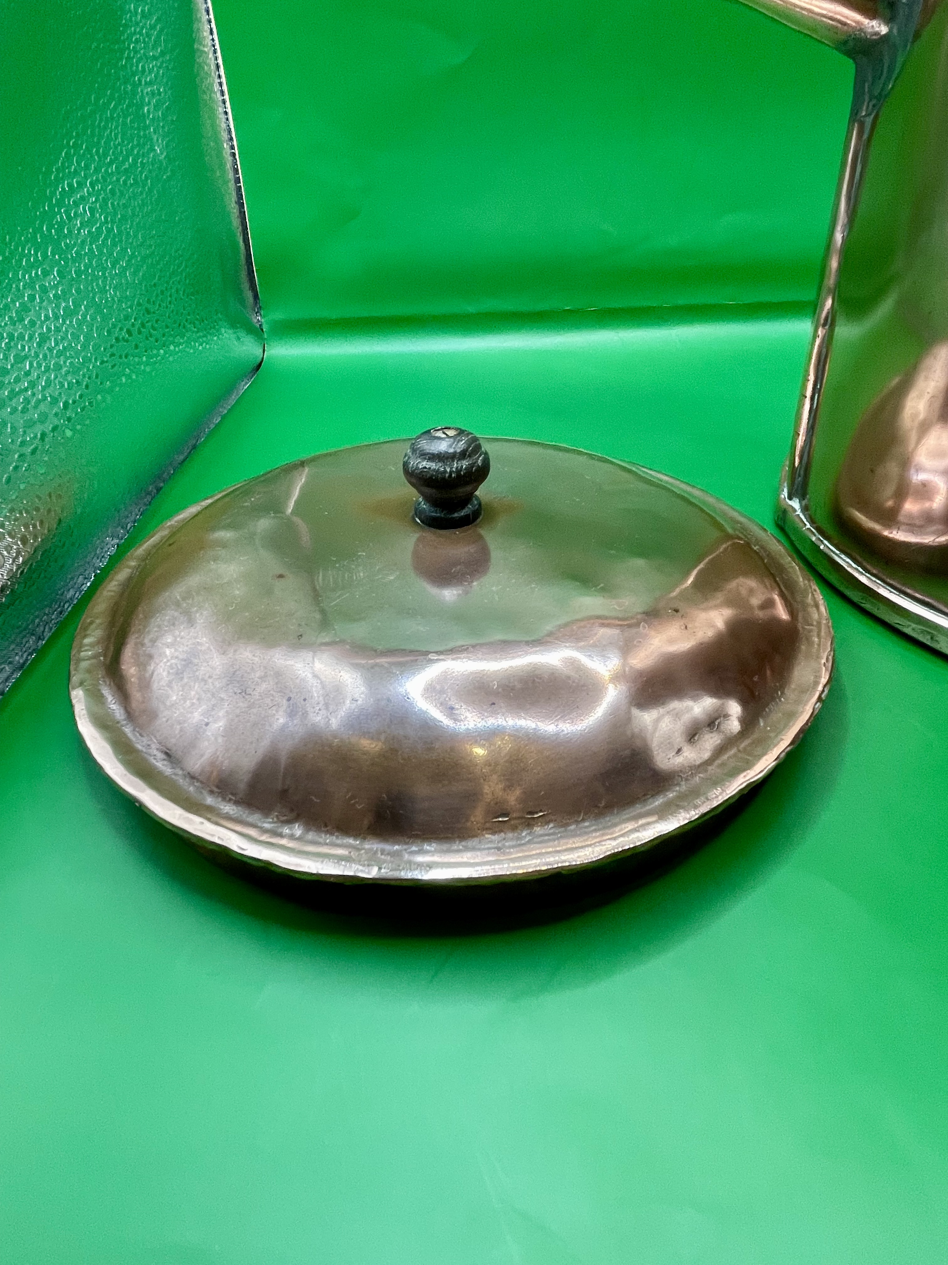 An Antique Georgian Copper Boiling pan lined on the inside with tin. Great condition stunning item.  - Image 10 of 10