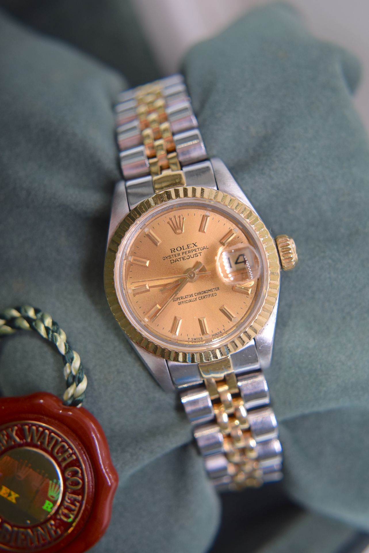 ROLEX 18K GOLD / STEEL DATEJUST (26MM) CHAMPAGNE DIAL/ JUBILEE BRACELET, FLUTED BEZEL