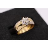 18K GOLD & DIAMOND RING (0.50CT) - UK SIZE: J