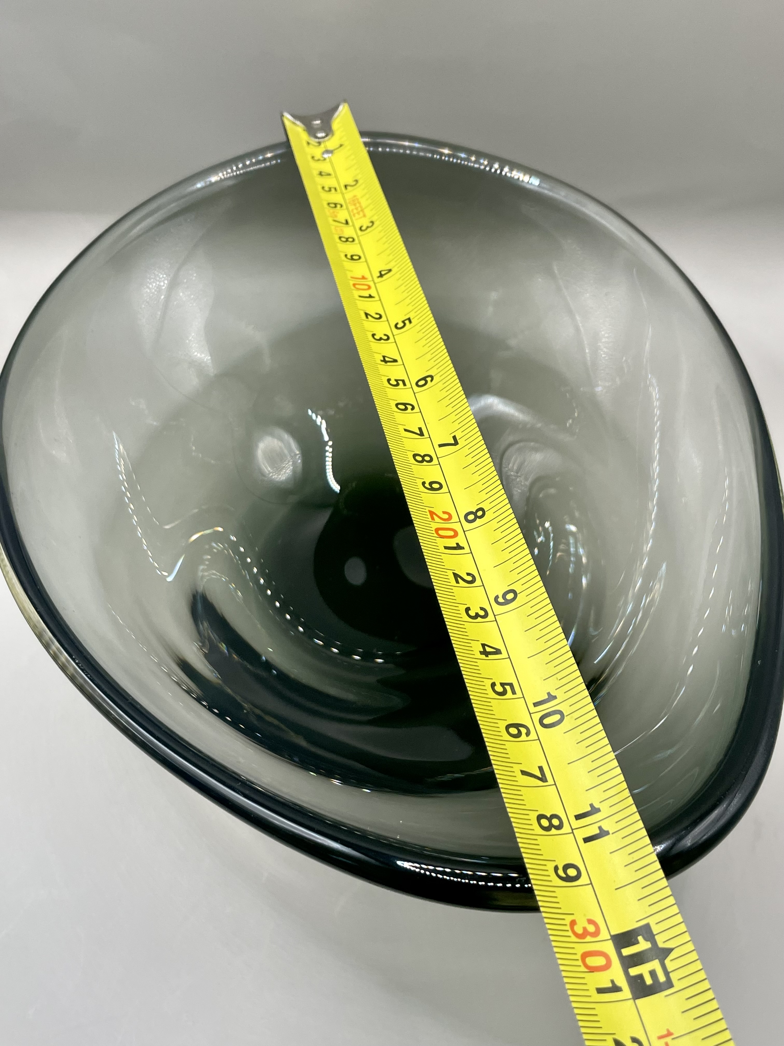 Lovely large Smokey black Murano/ Whitefriars Glass Bowl Centrepiece smooth design. - Bild 6 aus 10