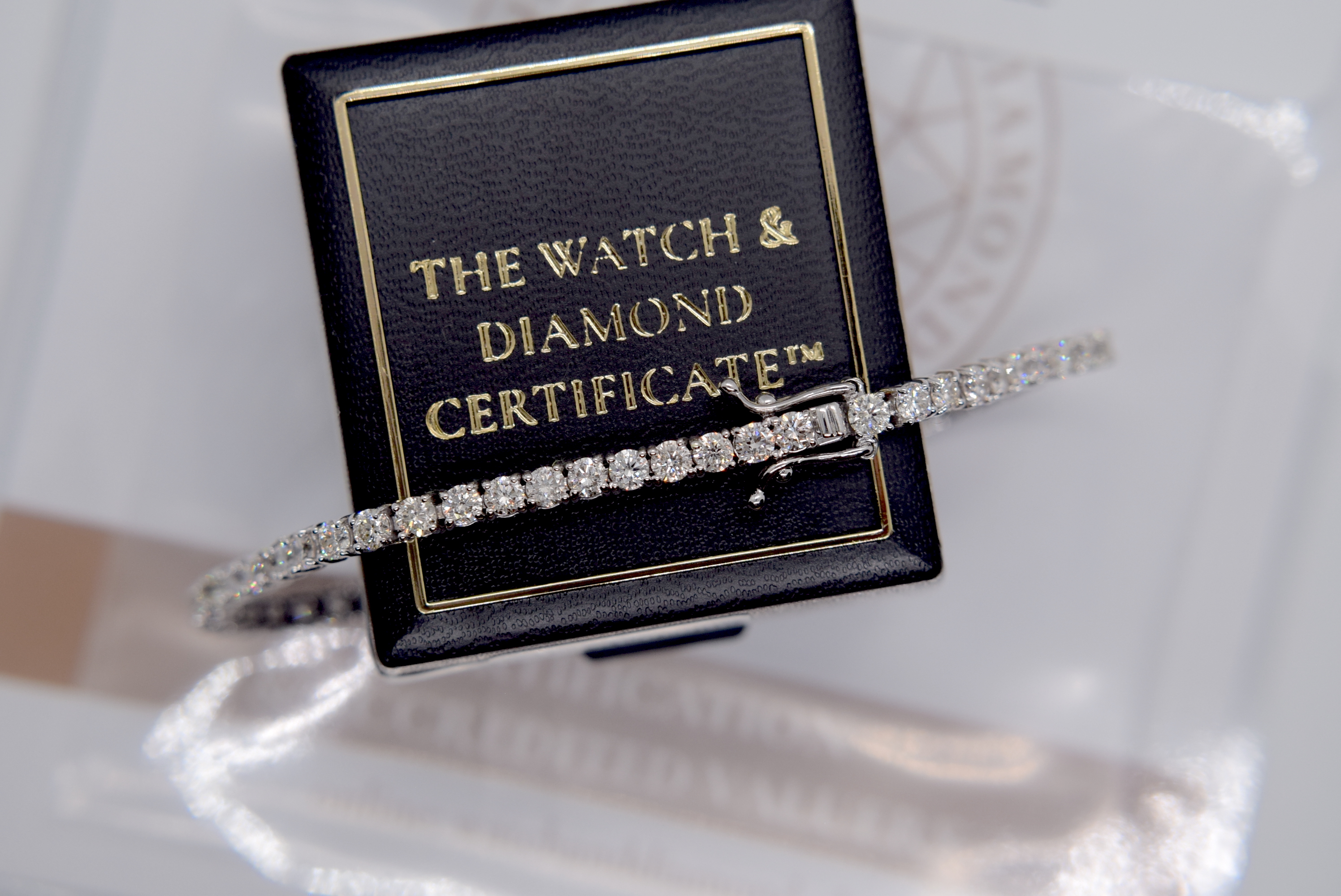 *STUNNING* 5.69CT *VVS/ E-F* DIAMOND BRILLIANT CUT 18CT WHITE GOLD TENNIS BRACELET (£18,950.00 CERT) - Image 7 of 12