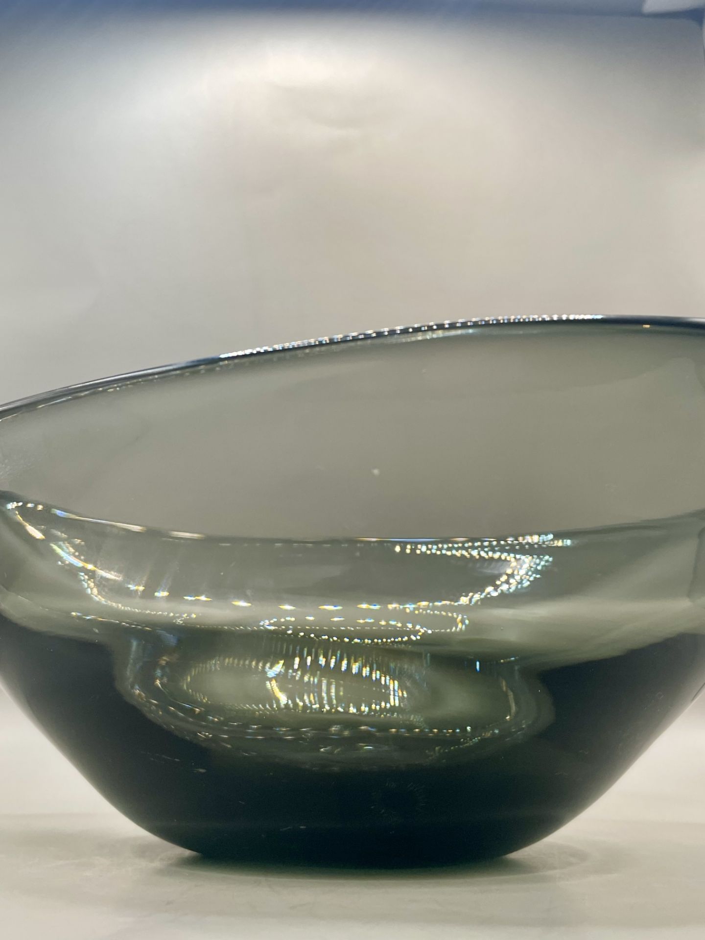 Lovely large Smokey black Murano/ Whitefriars Glass Bowl Centrepiece smooth design. - Image 8 of 10