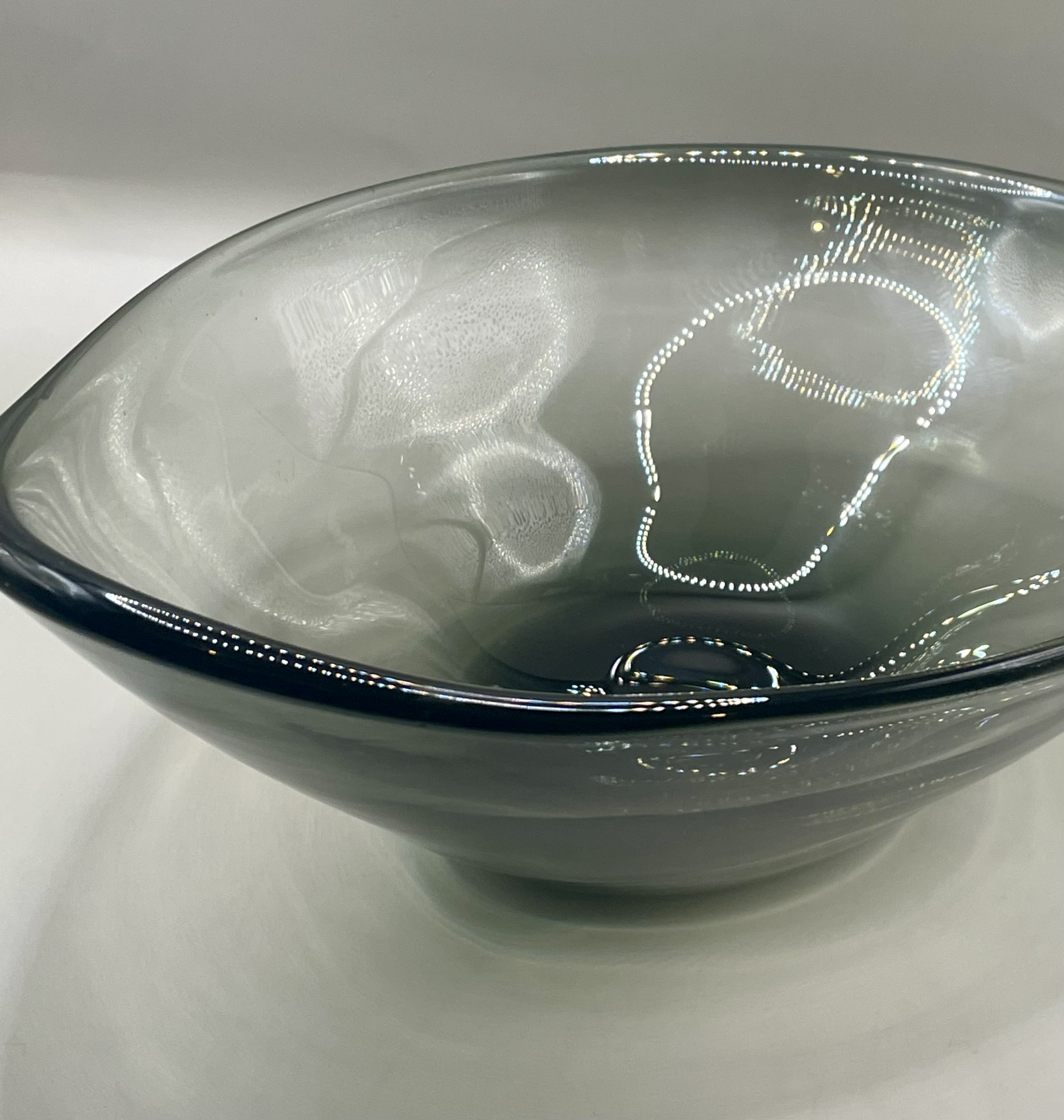 Lovely large Smokey black Murano/ Whitefriars Glass Bowl Centrepiece smooth design. - Bild 4 aus 10