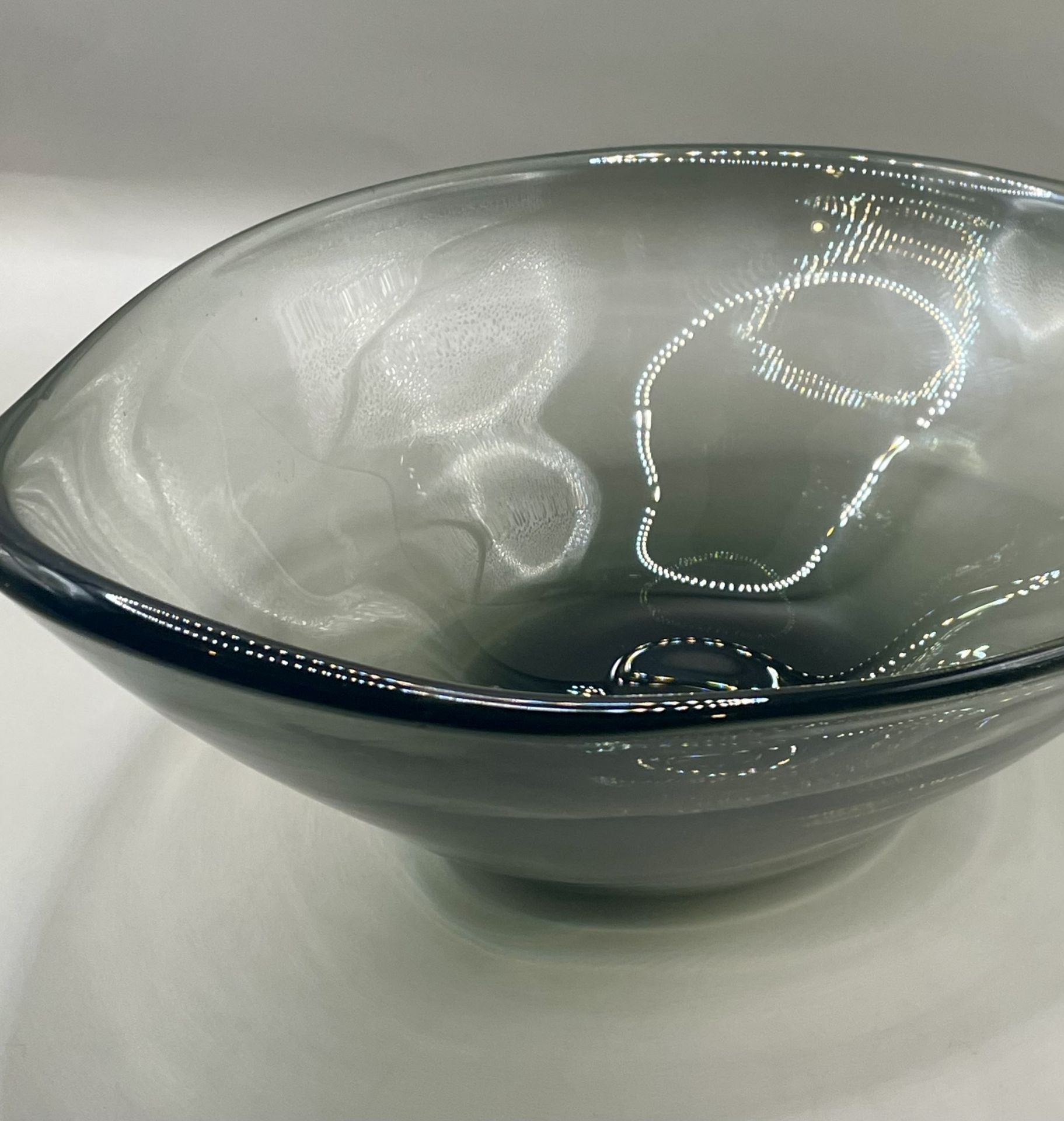Lovely large Smokey black Murano/ Whitefriars Glass Bowl Centrepiece smooth design. - Image 4 of 10