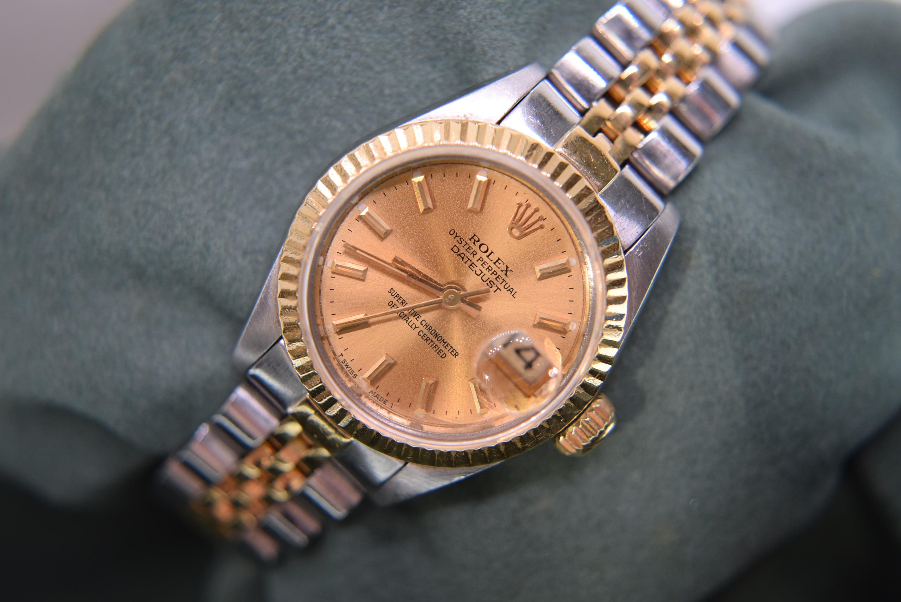 ROLEX 18K GOLD / STEEL DATEJUST (26MM) CHAMPAGNE DIAL/ JUBILEE BRACELET, FLUTED BEZEL - Image 3 of 6