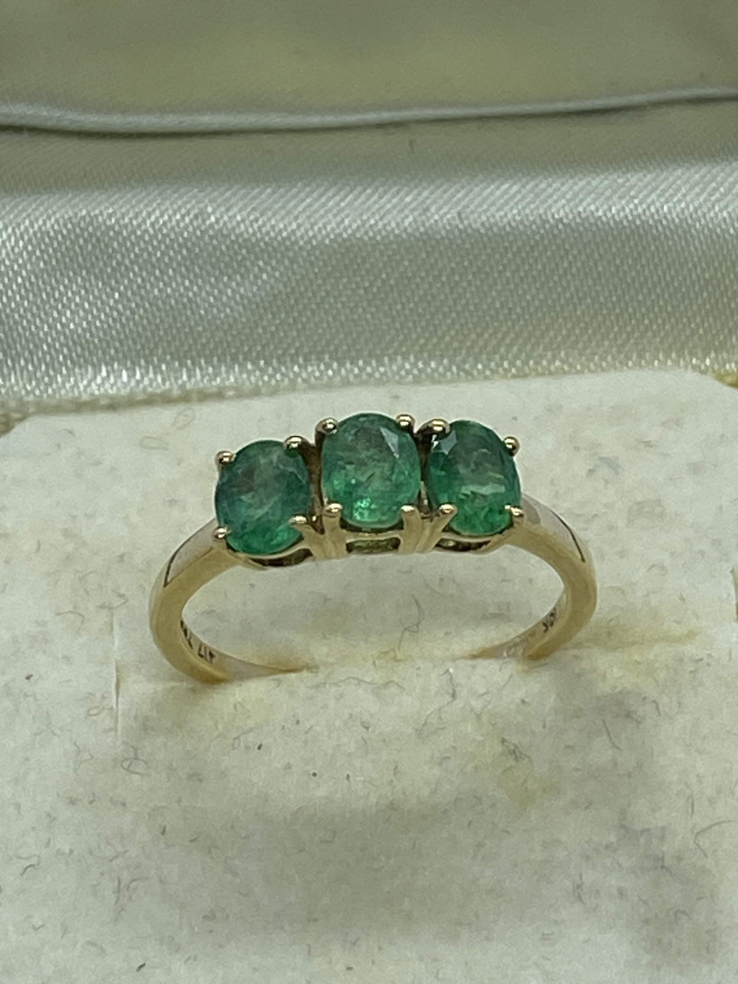 1.01ct ZAMBIAN EMERALD 9ct GOLD RING APPROX. RING SIZE L 1/2 - Image 2 of 2