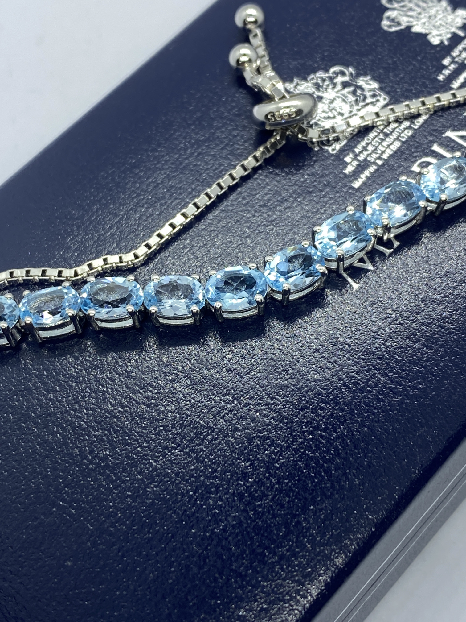 BEAUTIFUL APPROX. 7.00ct SWISS BLUE TOPAZ ADJUSTABLE TENNIS BRACELET - WILL FIT UP TO 8' WRIST - Image 2 of 2