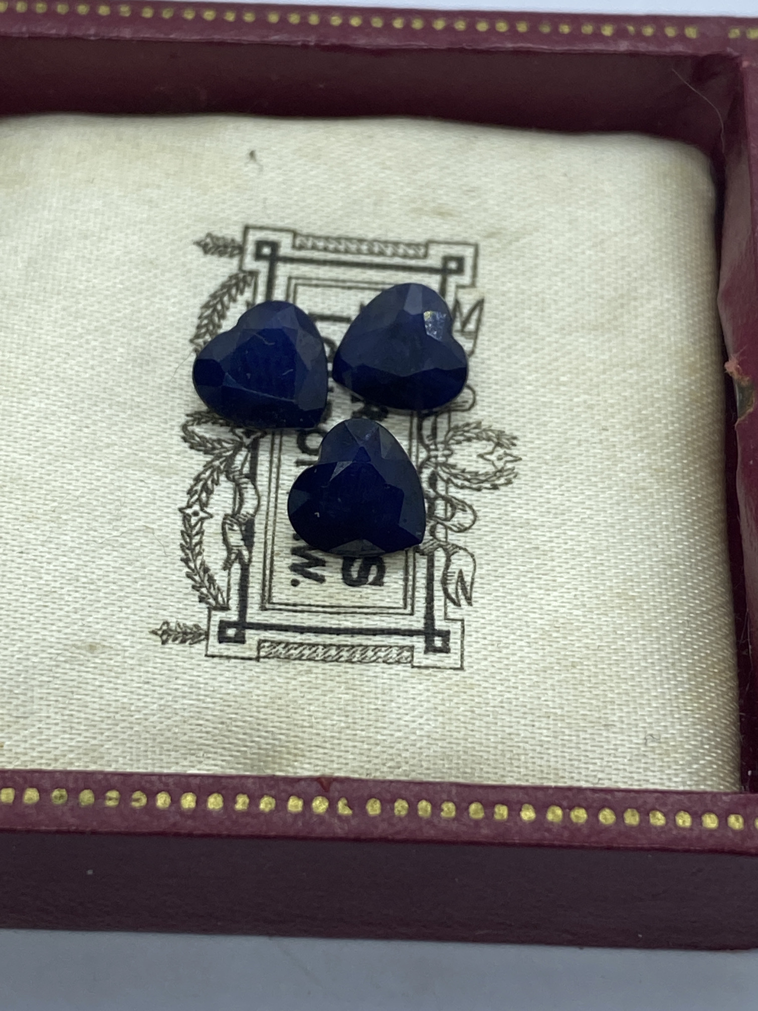 APPROX. 4.55ct LOOSE HEART SHAPED BLUE SAPPHIRES