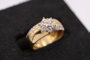 18K GOLD & DIAMOND RING (0.50CT) - UK SIZE: J