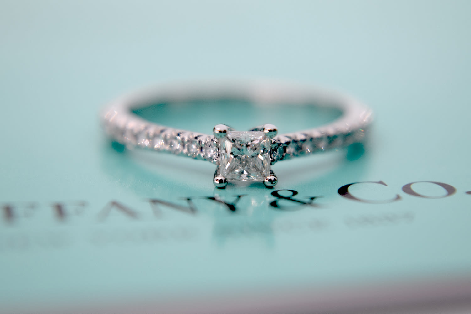 TIFFANY & CO. ""NOVO"" PRINCESS VVS1/F DIAMOND RING IN PLATINUM DIAMOND BAND (WITH BOX & CERTIFICATE - Image 5 of 14