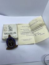 UK 1948 ANTIQUE RMIB STEWARD ROYAL MASONIC INSTITUTE FOR BOYS EMBROIDERED BADGE - GOOD CONDITION BOX