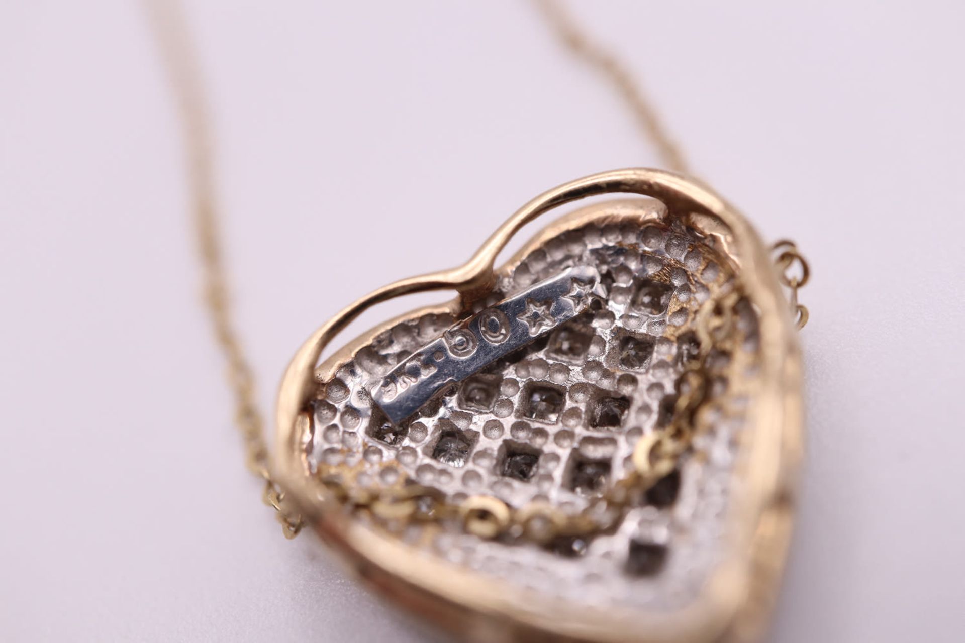 0.50CT DIAMOND 'HEART SHAPE' PENDANT in 9K '375' GOLD SETTING & CHAIN - Image 4 of 5