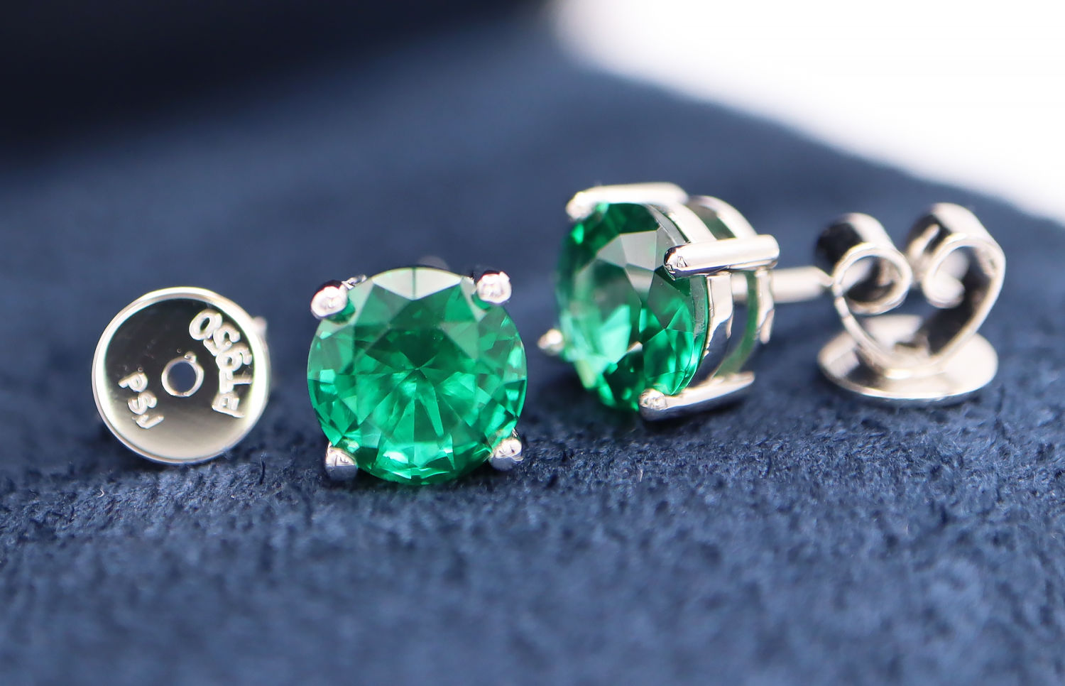 *STUNNING '950' PLATINUM SET - 1.50CT EMERALD STUD EARRINGS - Image 3 of 11