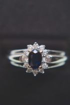 18K DIAMOND & SAPPHIRE RING - SIZE M