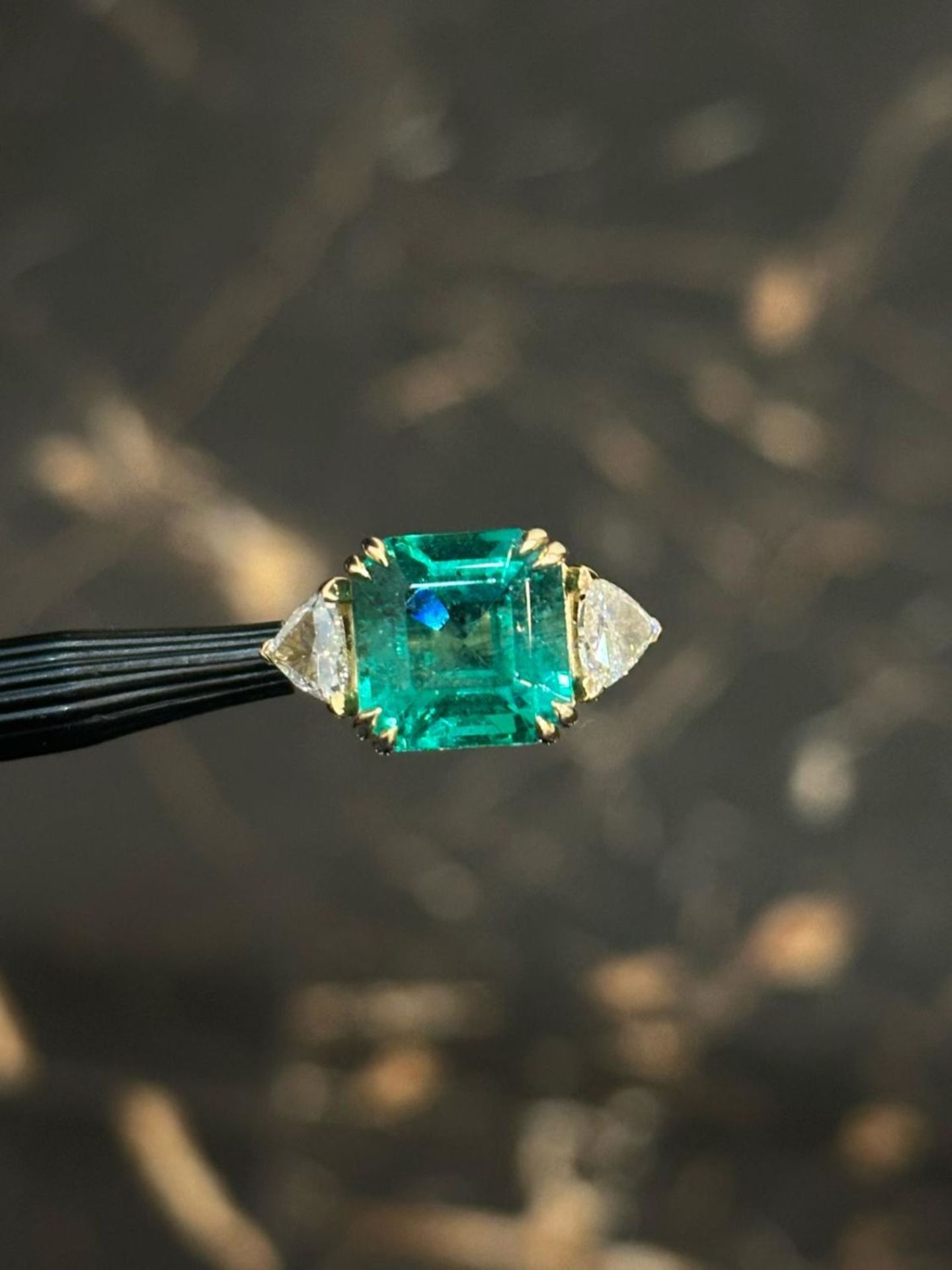 6.94ct BEAUTIFUL ZAMBIAN NATURAL EMERALD / 1.02CT DIAMOND / 18K YELLOW GOLD SETTING - Image 6 of 6