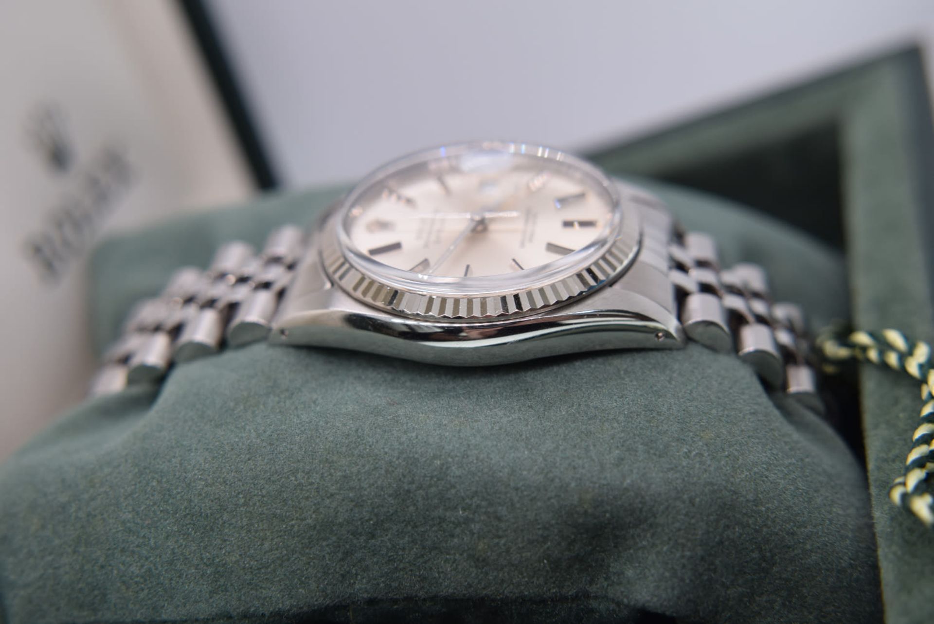 ROLEX DATEJUST 36MM STAINLESS STEEL MODEL WITH JUBILEE BRACELET (SILVER DIAL, FLUTED BEZEL) - Image 4 of 8