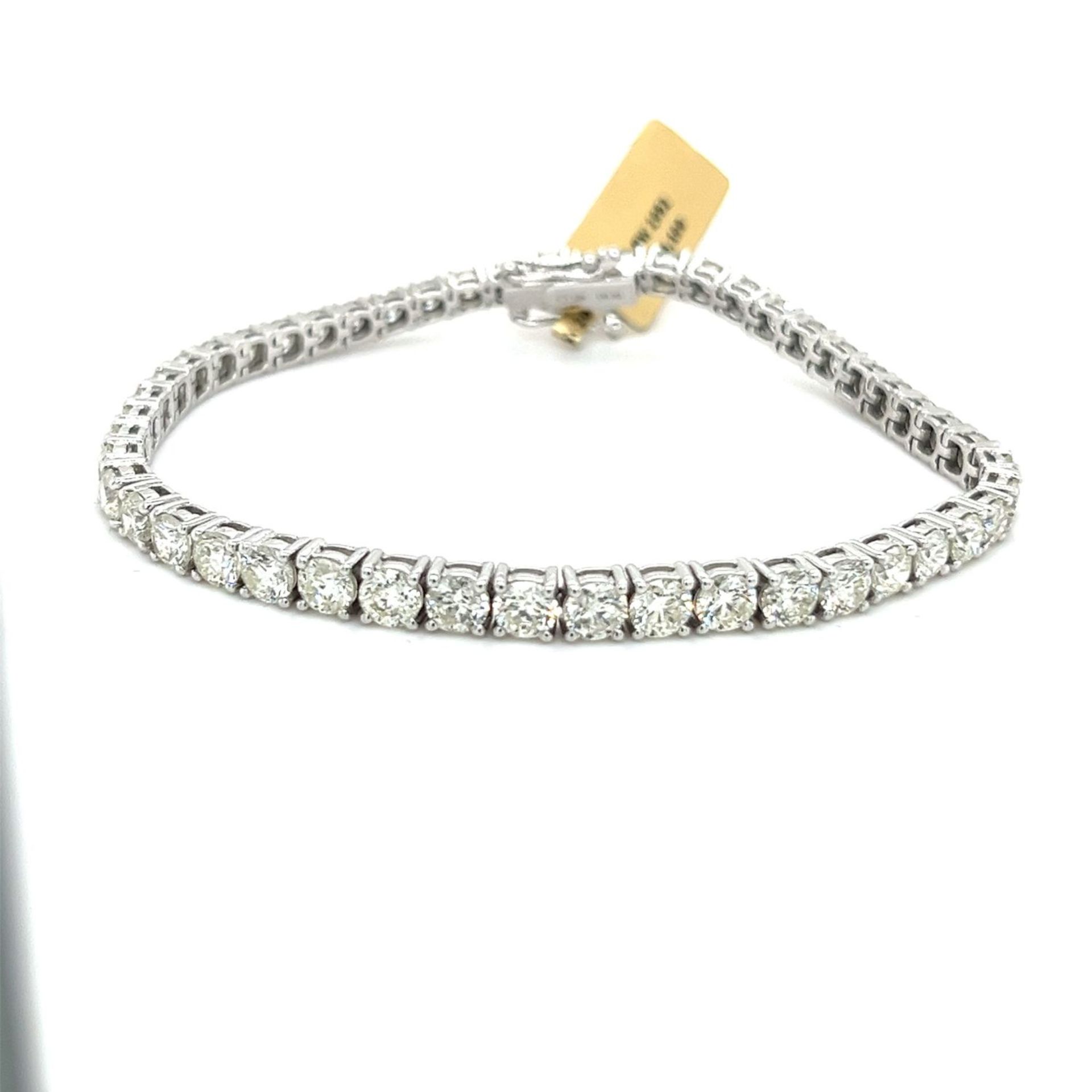 APPROX. 9.00CT DIAMOND TENNIS BRACELET in 18CT WHITE GOLD £18000 VALUATION