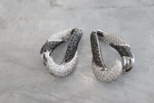 18K '750' WHITE GOLD - WHITE & BLACK DIAMOND EARRINGS