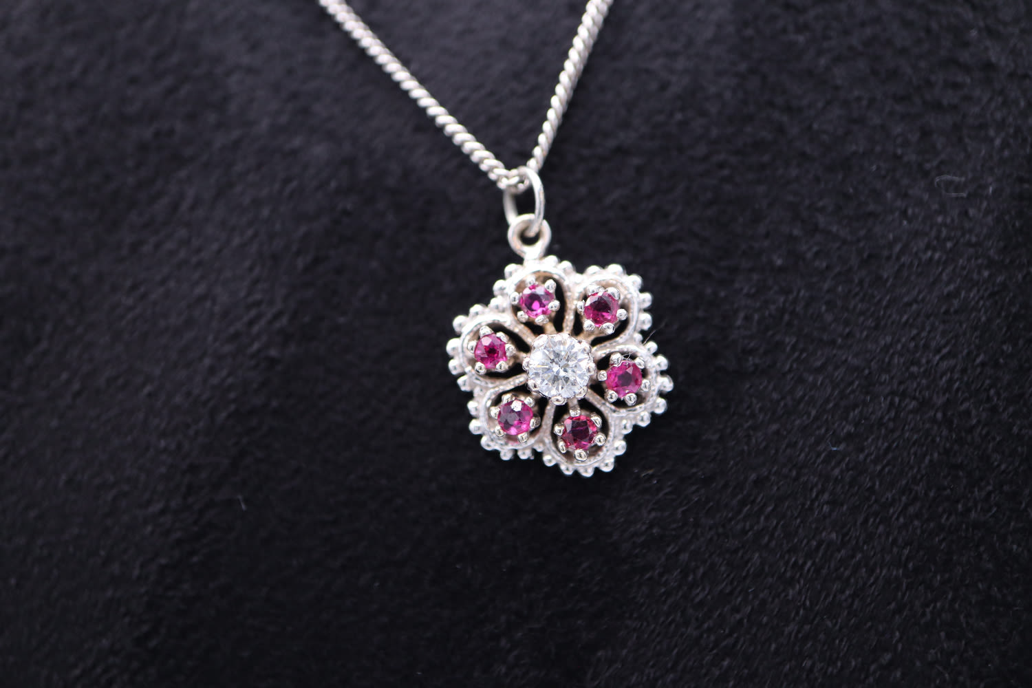 DIAMOND PENDANT / 9K WHITE GOLD SETTING & CHAIN