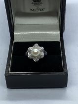 EXQUISITE 14ct WHITE GOLD FRESHWATER PEARL & DIAMOND RING