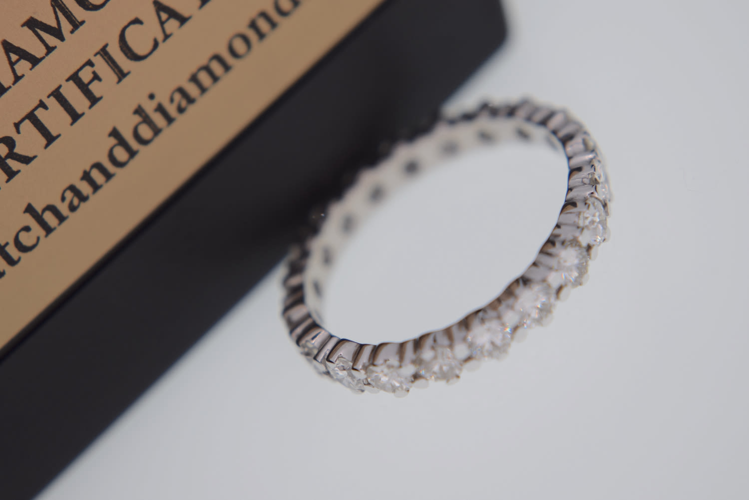 STUNNING 2.80CT VS1-2 / E-F ROUND BRILLIANT CUT DIAMOND FULL ETERNITY BAND RING IN 18CT WHITE GOLD - Image 16 of 17