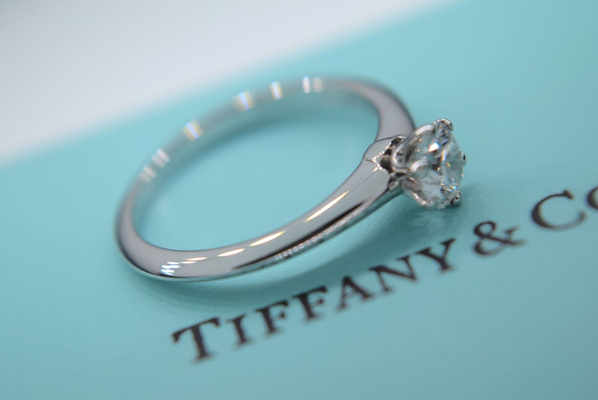 *HARRODS* TIFFANY & CO PLATINUM VVS2 DIAMOND SOLITAIRE RING ""THE TIFFANY SETTING®"" - BOX & CERT - Image 7 of 17